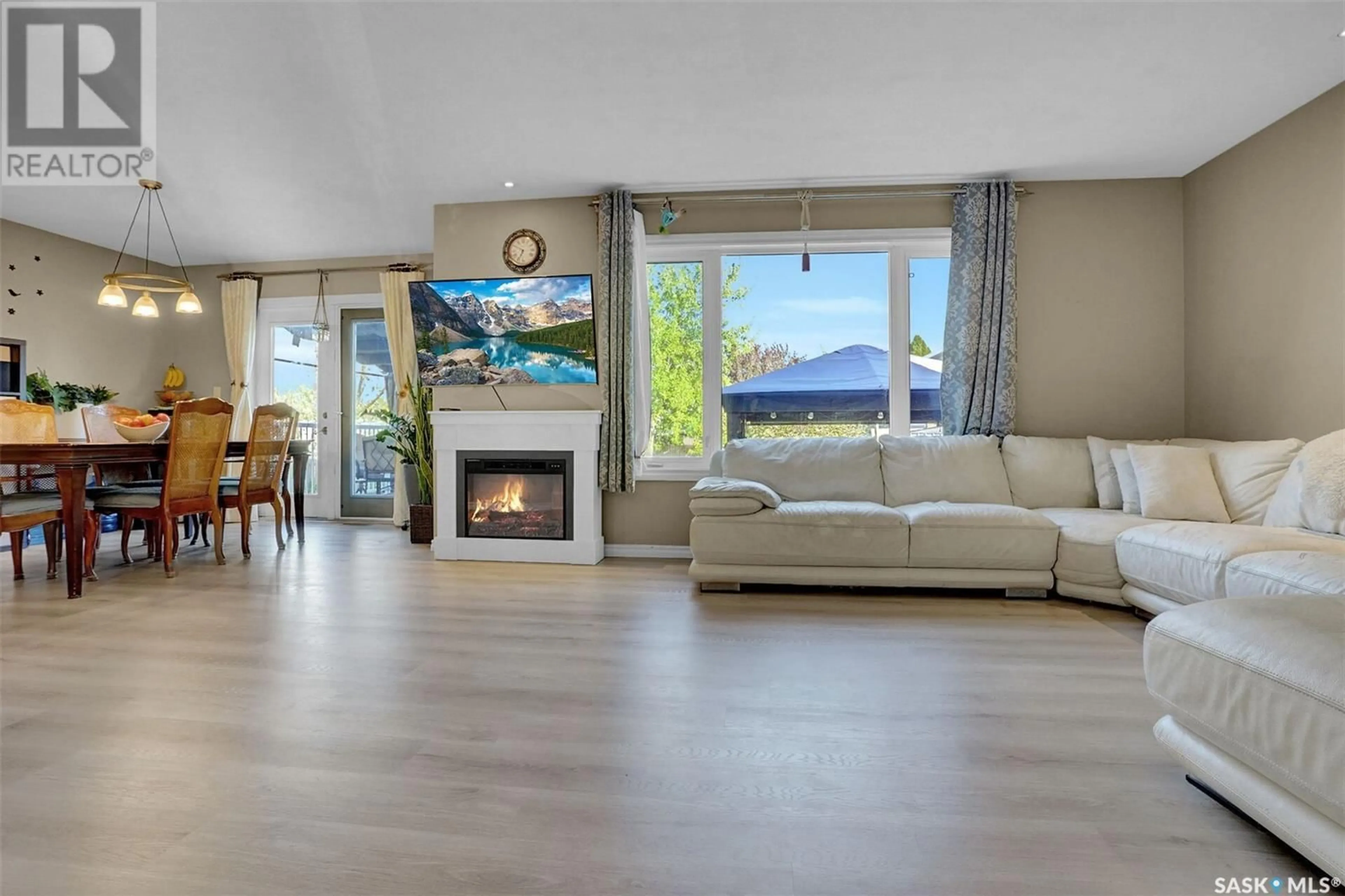 Living room with furniture, unknown for 7231 MAPLE VIEW CRESCENT, Regina Saskatchewan S4X4S3