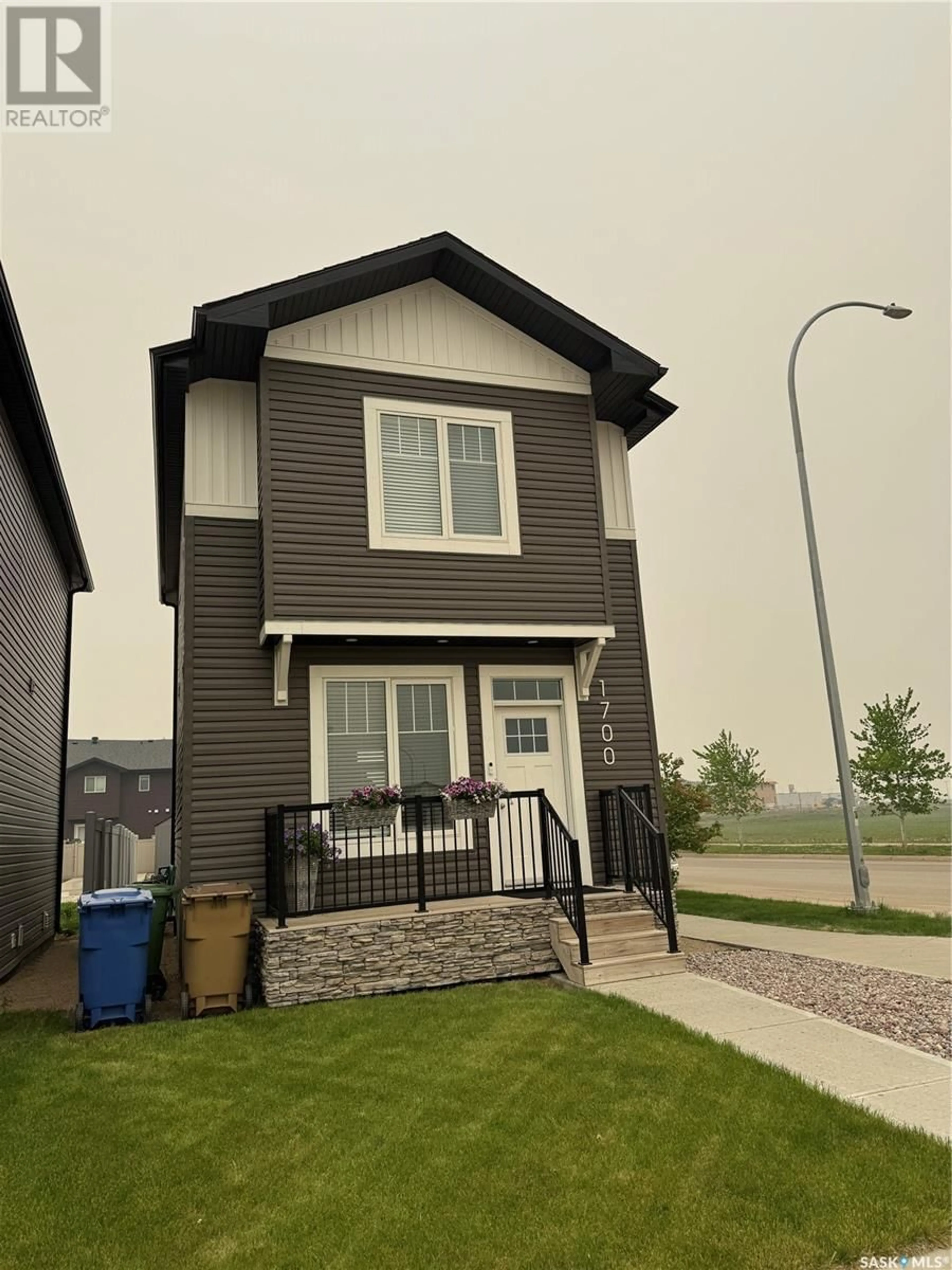 Home with vinyl exterior material, street for 1700 WEST MARKET STREET, Regina Saskatchewan S4Y0G3