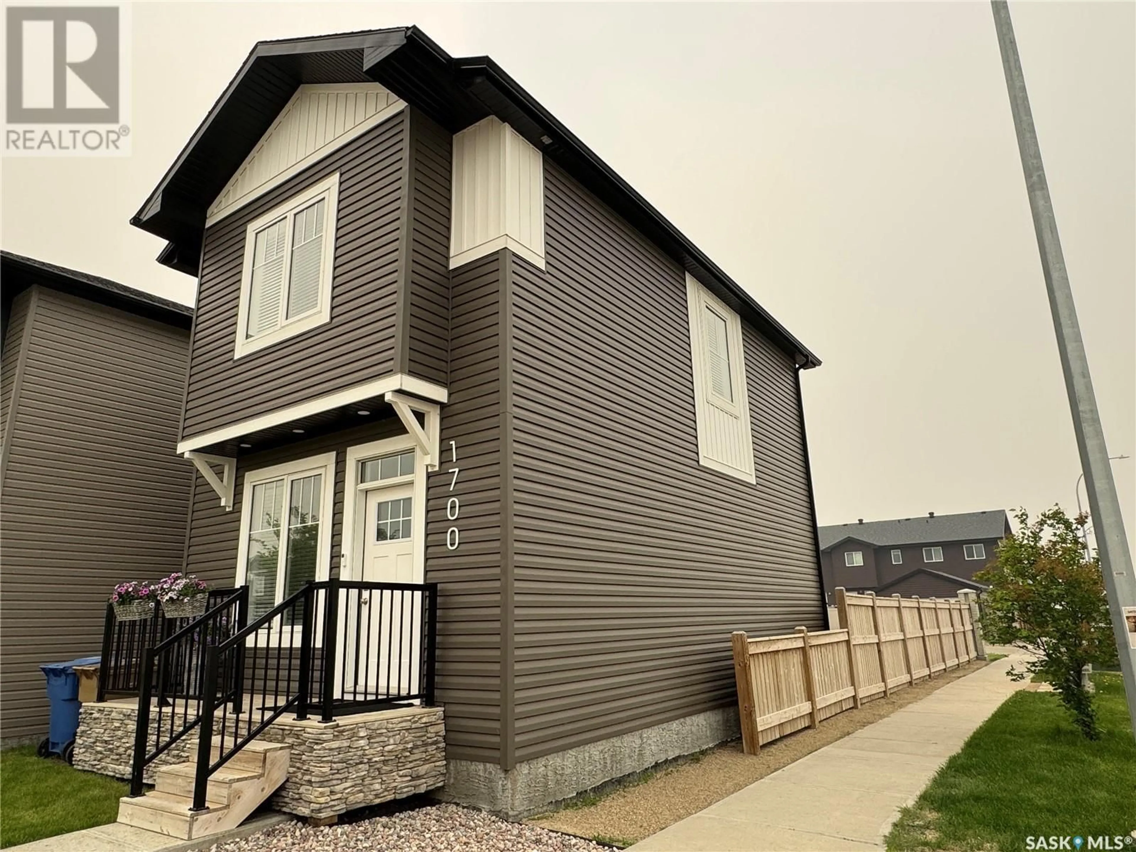 Home with vinyl exterior material, street for 1700 WEST MARKET STREET, Regina Saskatchewan S4Y0G3