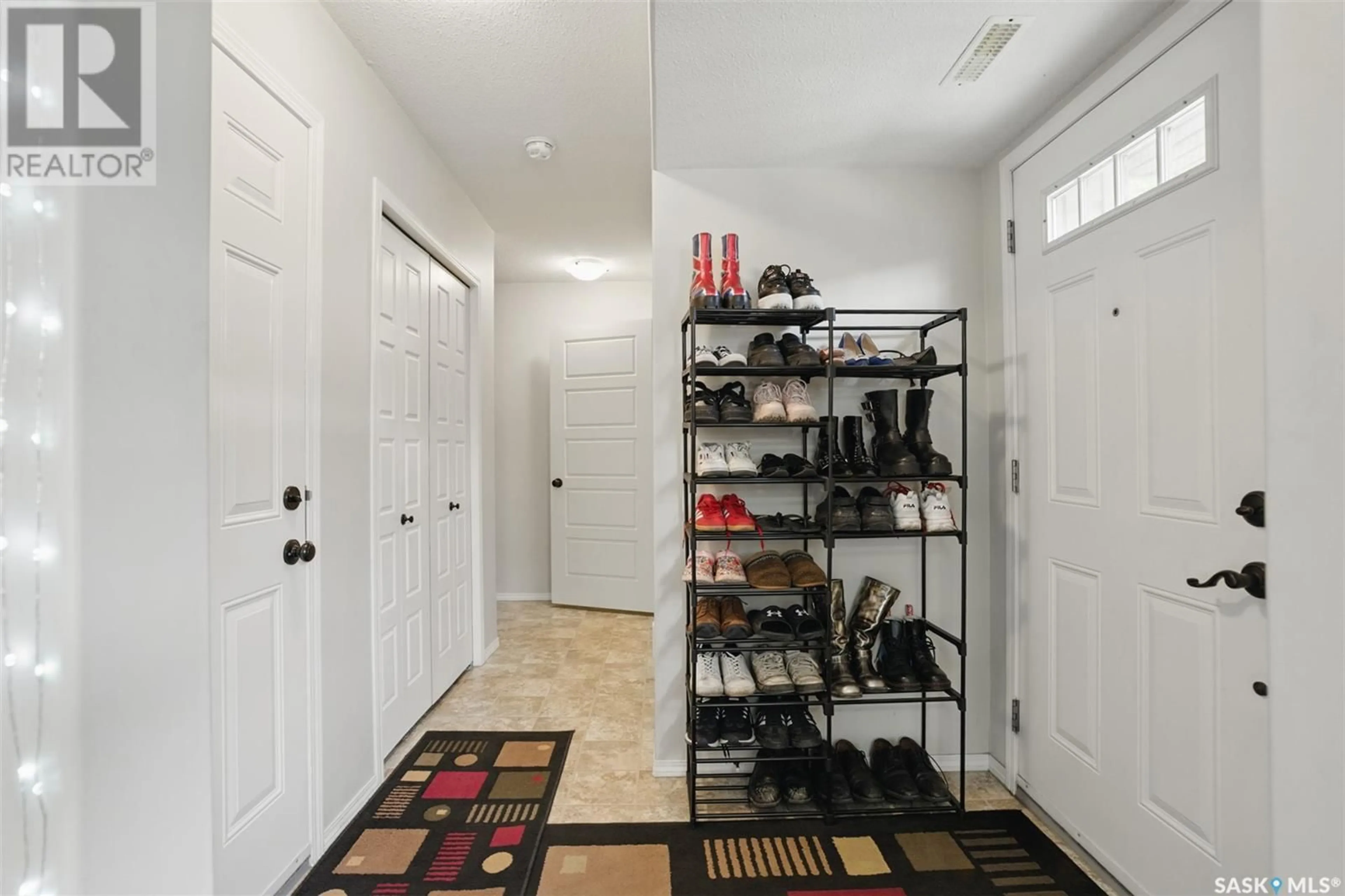 Indoor entryway for 524 150 LANGLOIS WAY, Saskatoon Saskatchewan S7T0K8