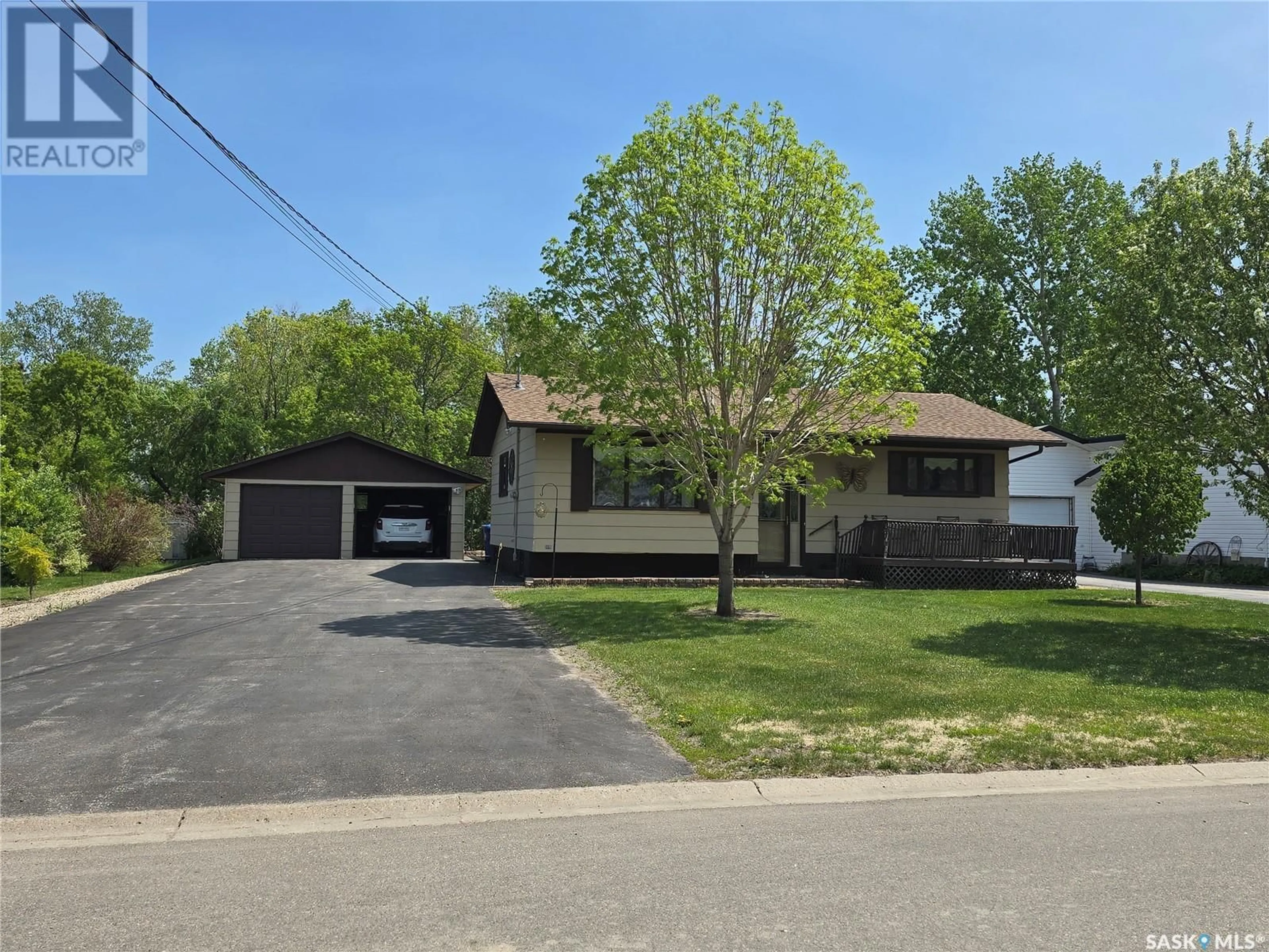 A pic from outside/outdoor area/front of a property/back of a property/a pic from drone, street for 299 9TH AVENUE, Broadview Saskatchewan S0G0K0