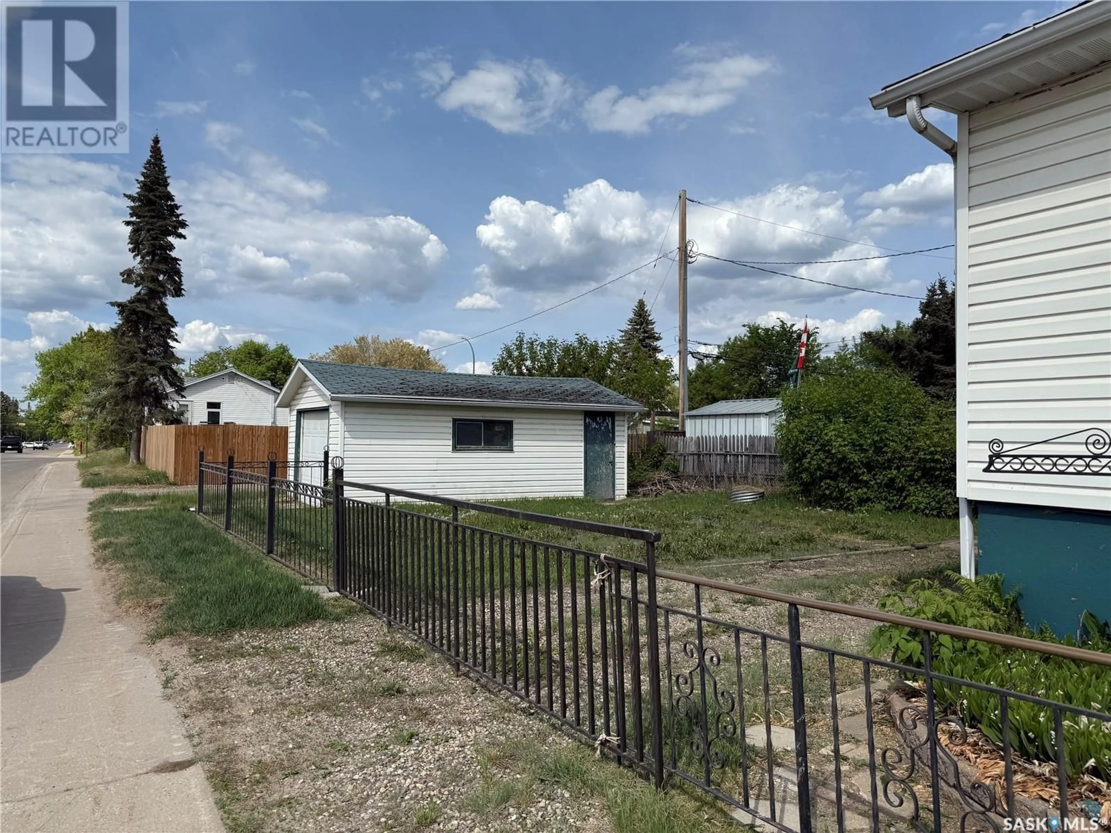 A pic from outside/outdoor area/front of a property/back of a property/a pic from drone, street for 2 31ST STREET, Prince Albert Saskatchewan S6V1Z8