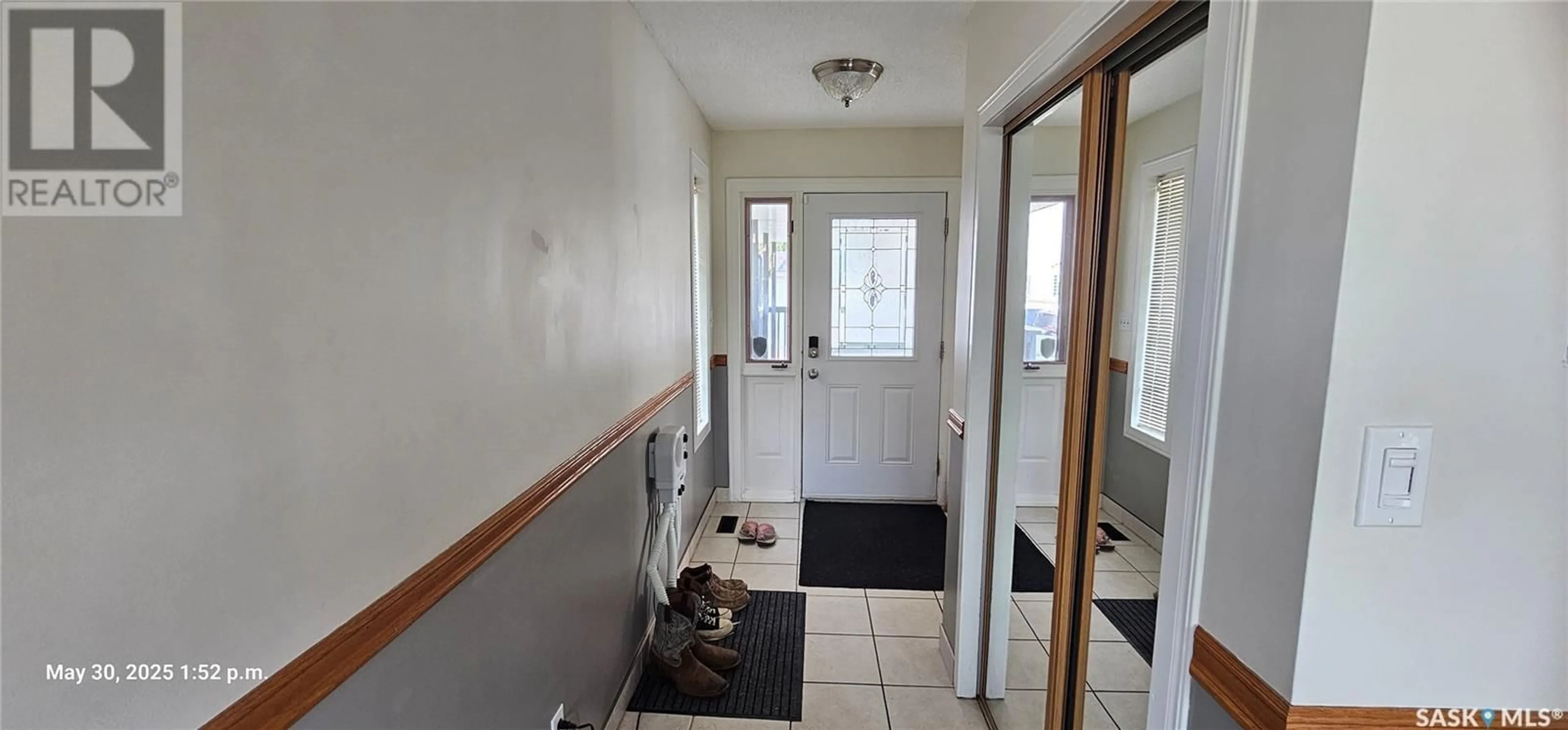 Indoor entryway for 700 6TH STREET, Martensville Saskatchewan S0K2T2
