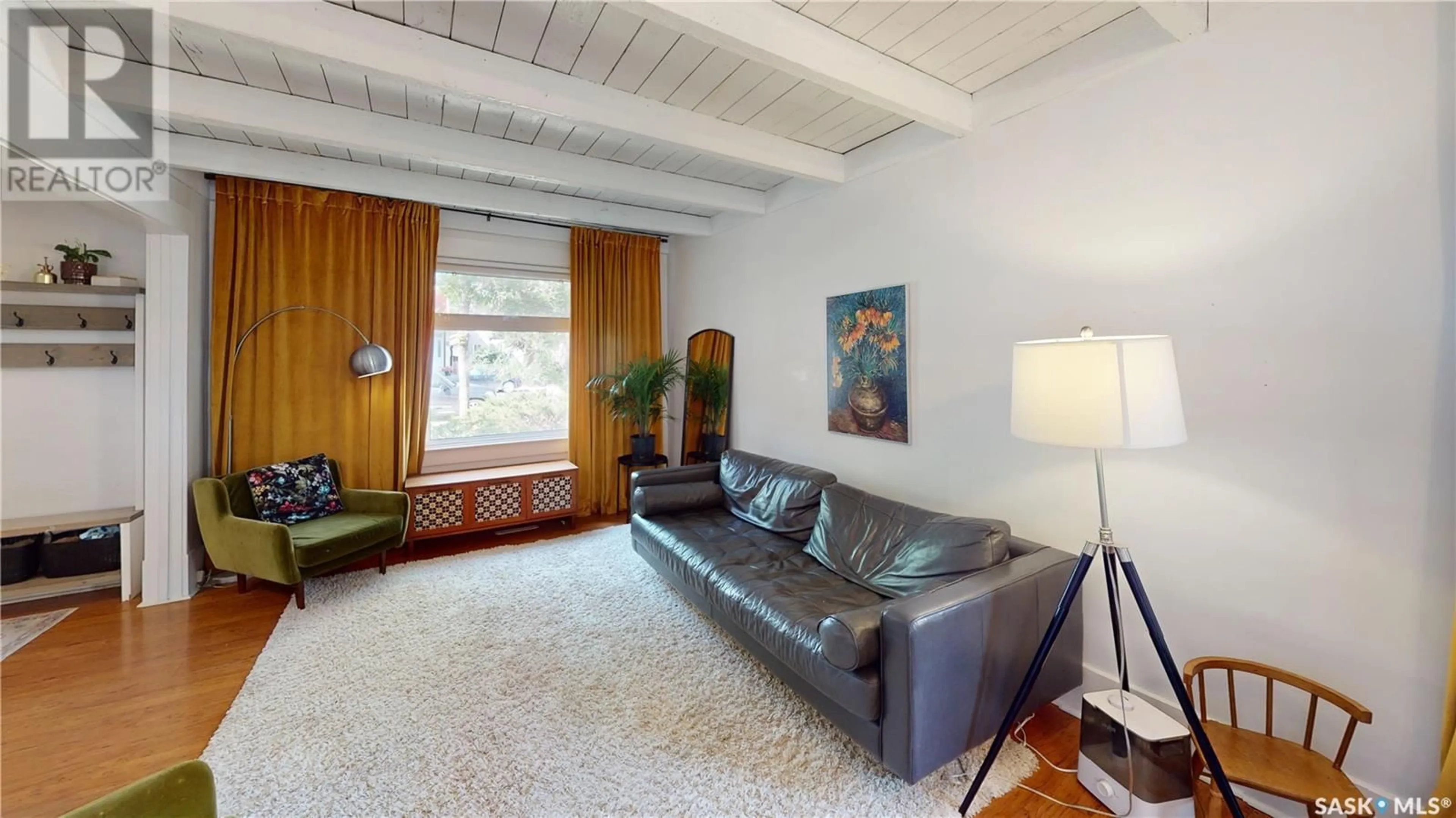 Living room with furniture, unknown for 322 9TH STREET, Saskatoon Saskatchewan S7H0M6