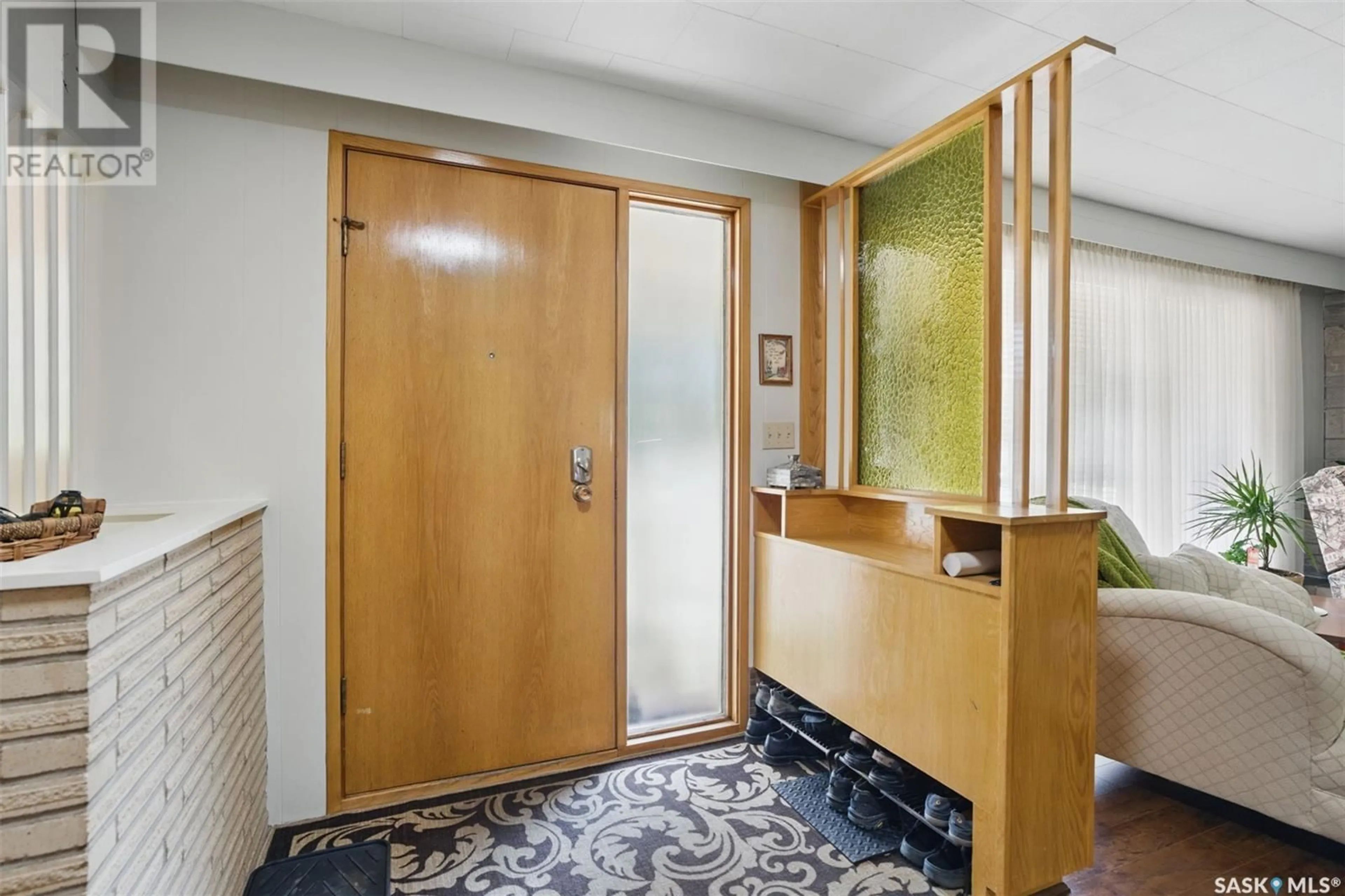 Indoor foyer for 462 BIRCH CRESCENT, Saskatoon Saskatchewan S7N2K1