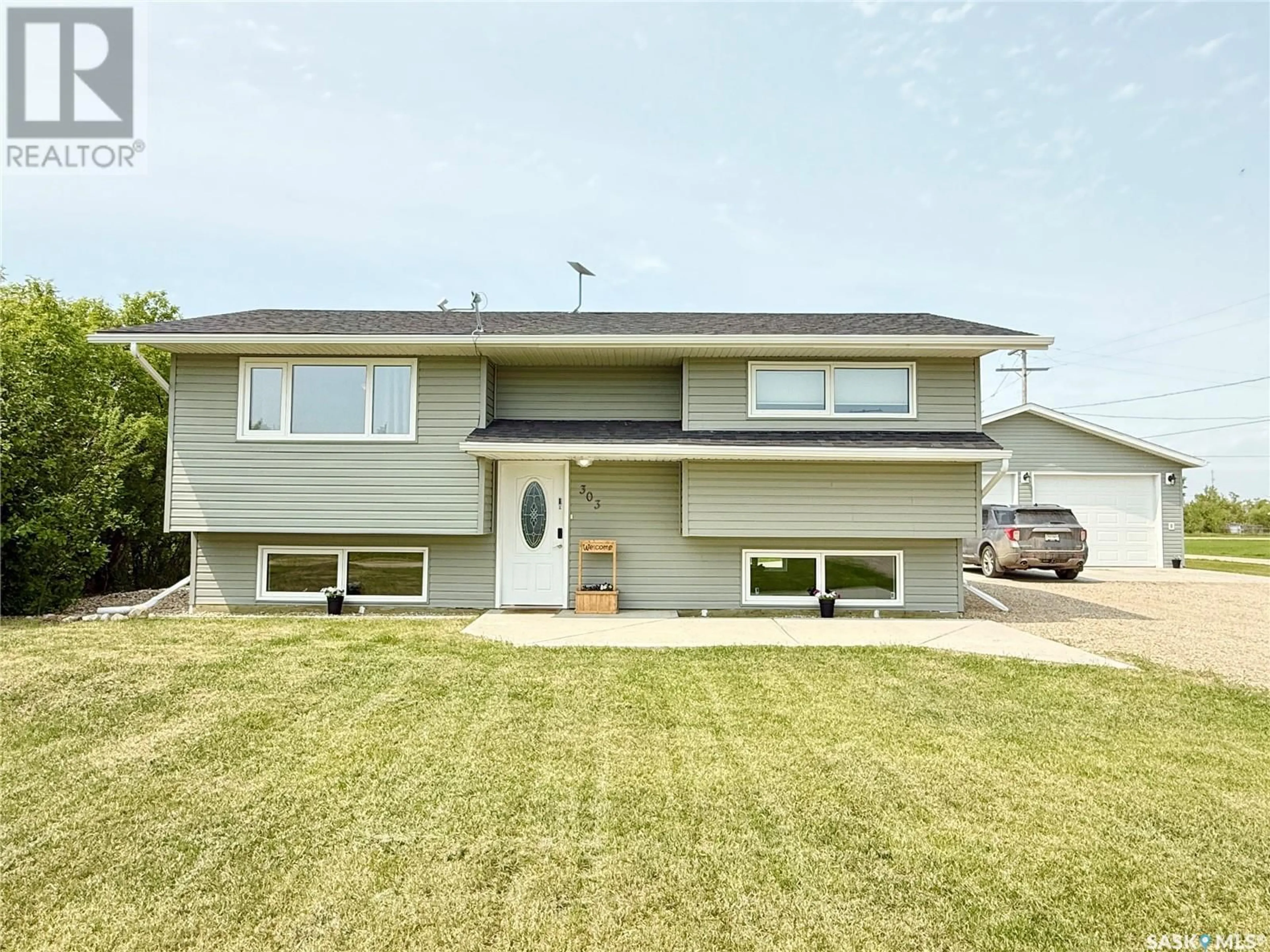 Home with vinyl exterior material, street for 303 HEWARD STREET, Griffin Saskatchewan S0C1G0