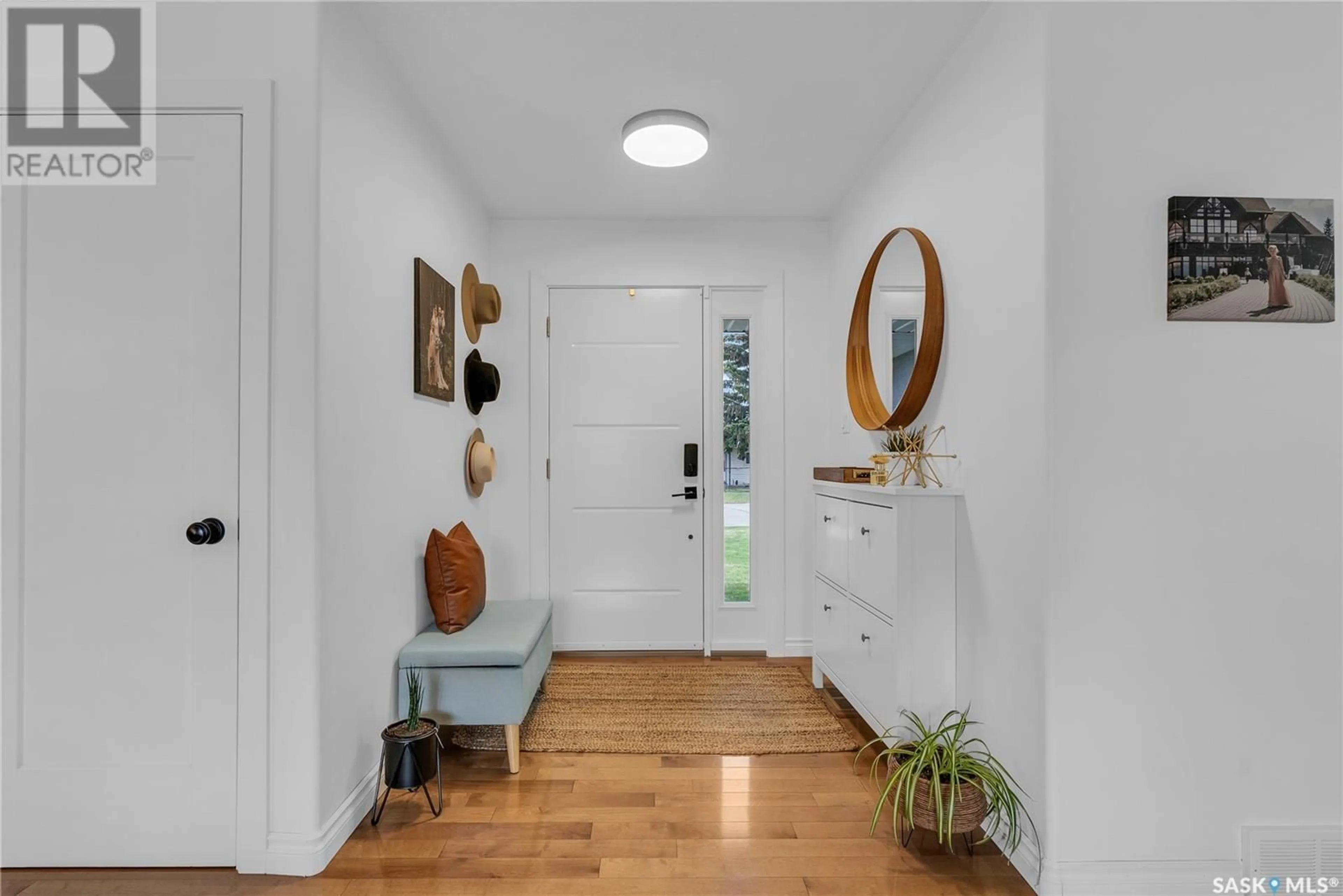 Indoor entryway for 362 37 STREET, Battleford Saskatchewan S0M0E0
