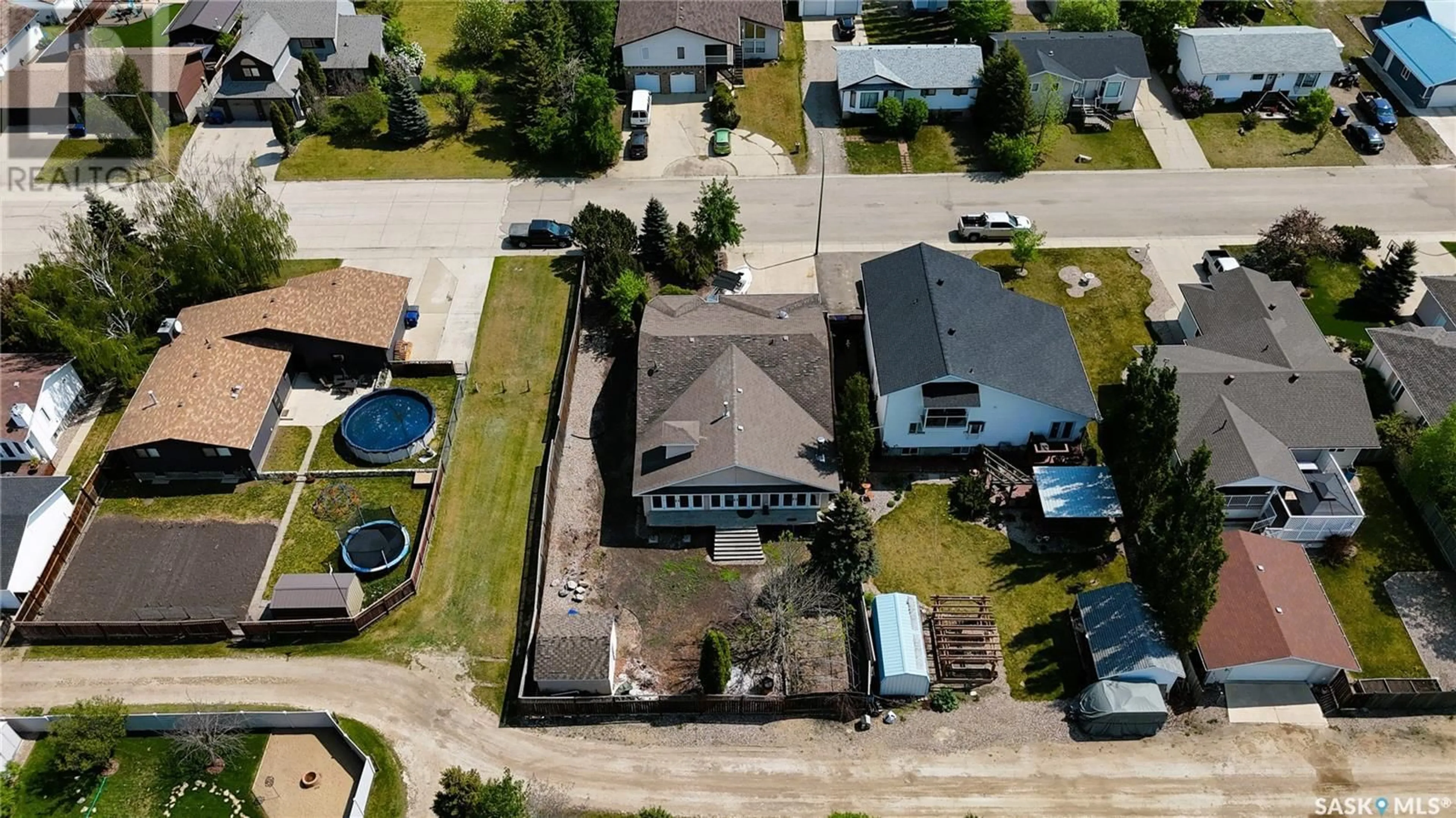 A pic from outside/outdoor area/front of a property/back of a property/a pic from drone, street for 616 3RD STREET, Spiritwood Saskatchewan S0J2M0