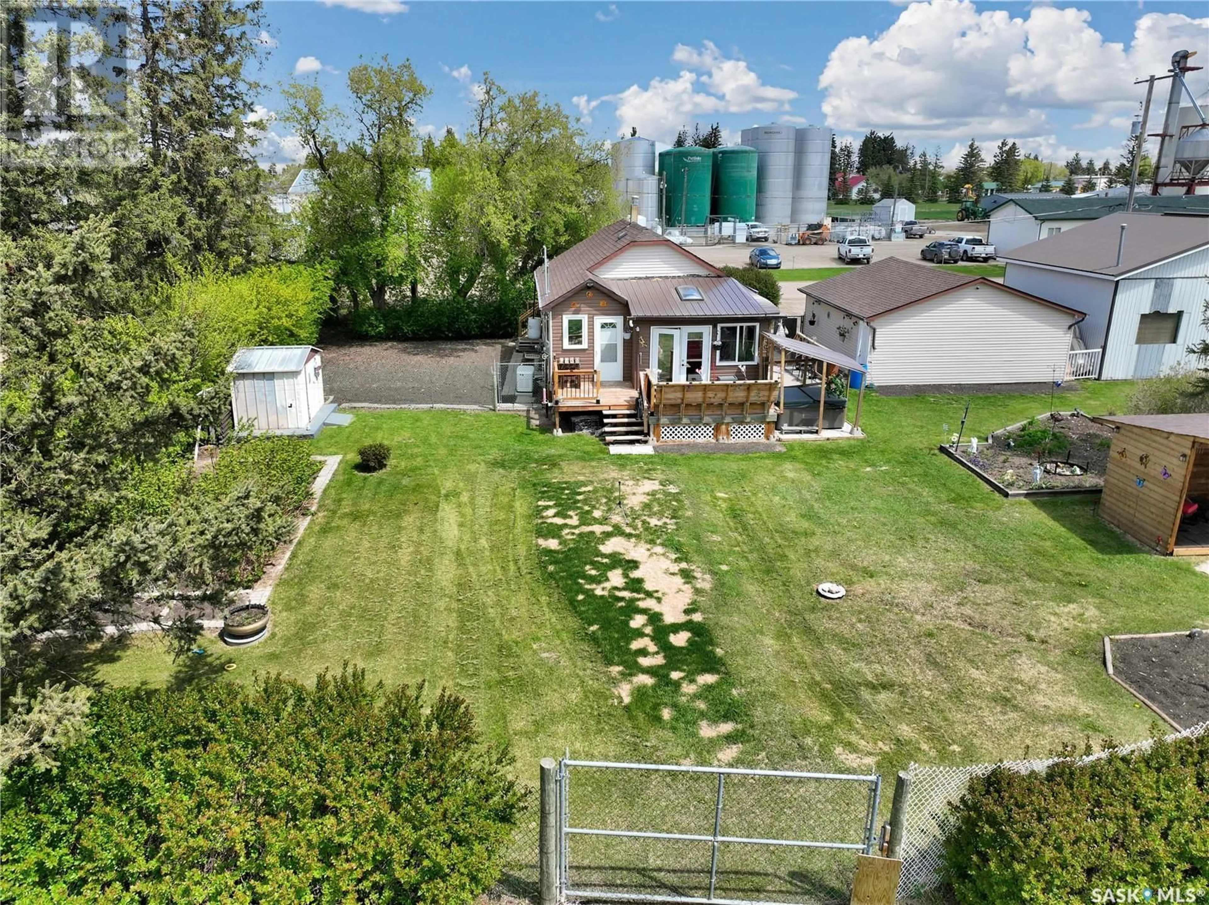 A pic from outside/outdoor area/front of a property/back of a property/a pic from drone, water/lake/river/ocean view for 124 SOUTH RAILWAY AVENUE, Balcarres Saskatchewan S0G0C0