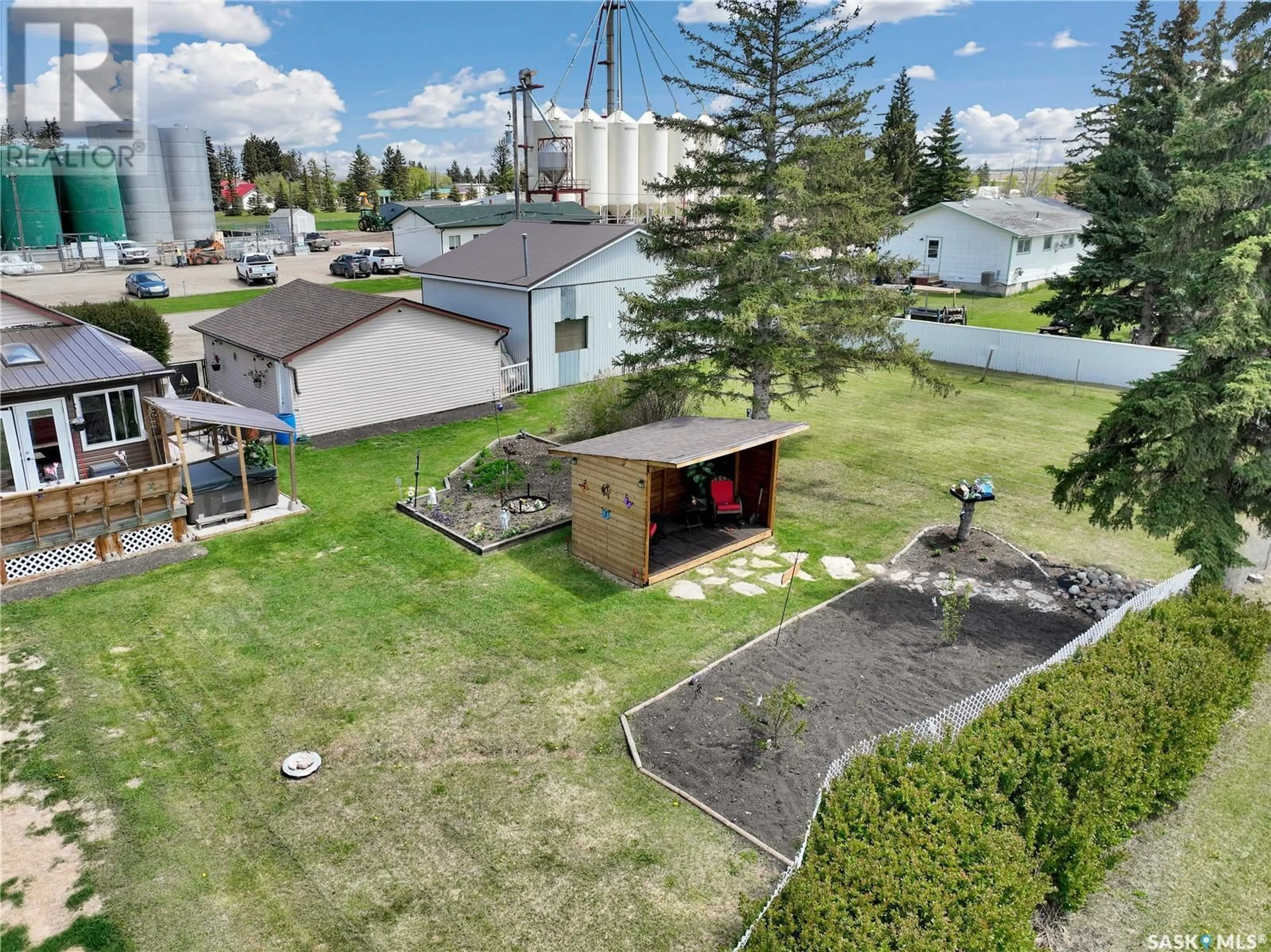 A pic from outside/outdoor area/front of a property/back of a property/a pic from drone, water/lake/river/ocean view for 124 SOUTH RAILWAY AVENUE, Balcarres Saskatchewan S0G0C0