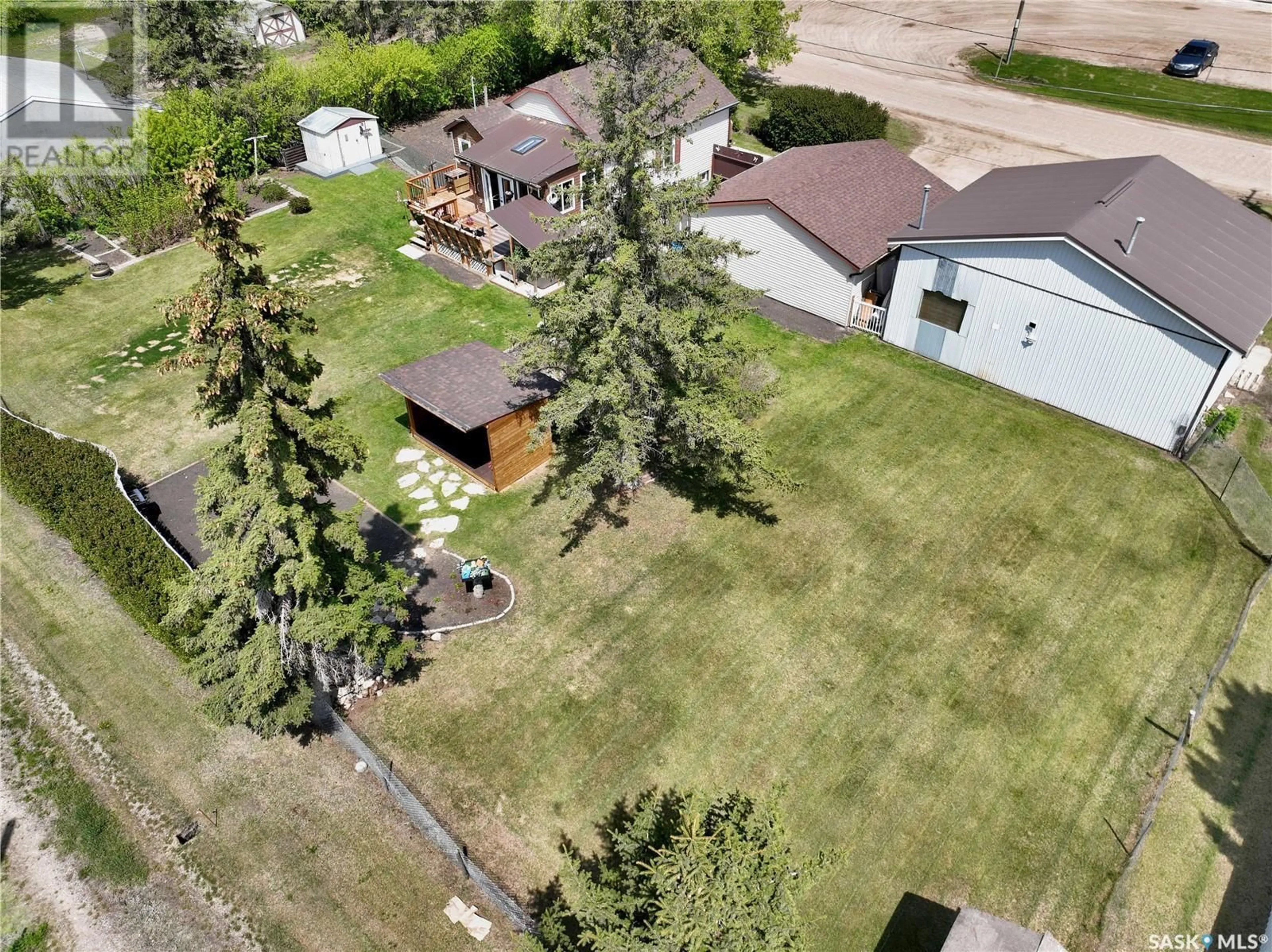 A pic from outside/outdoor area/front of a property/back of a property/a pic from drone, street for 124 SOUTH RAILWAY AVENUE, Balcarres Saskatchewan S0G0C0