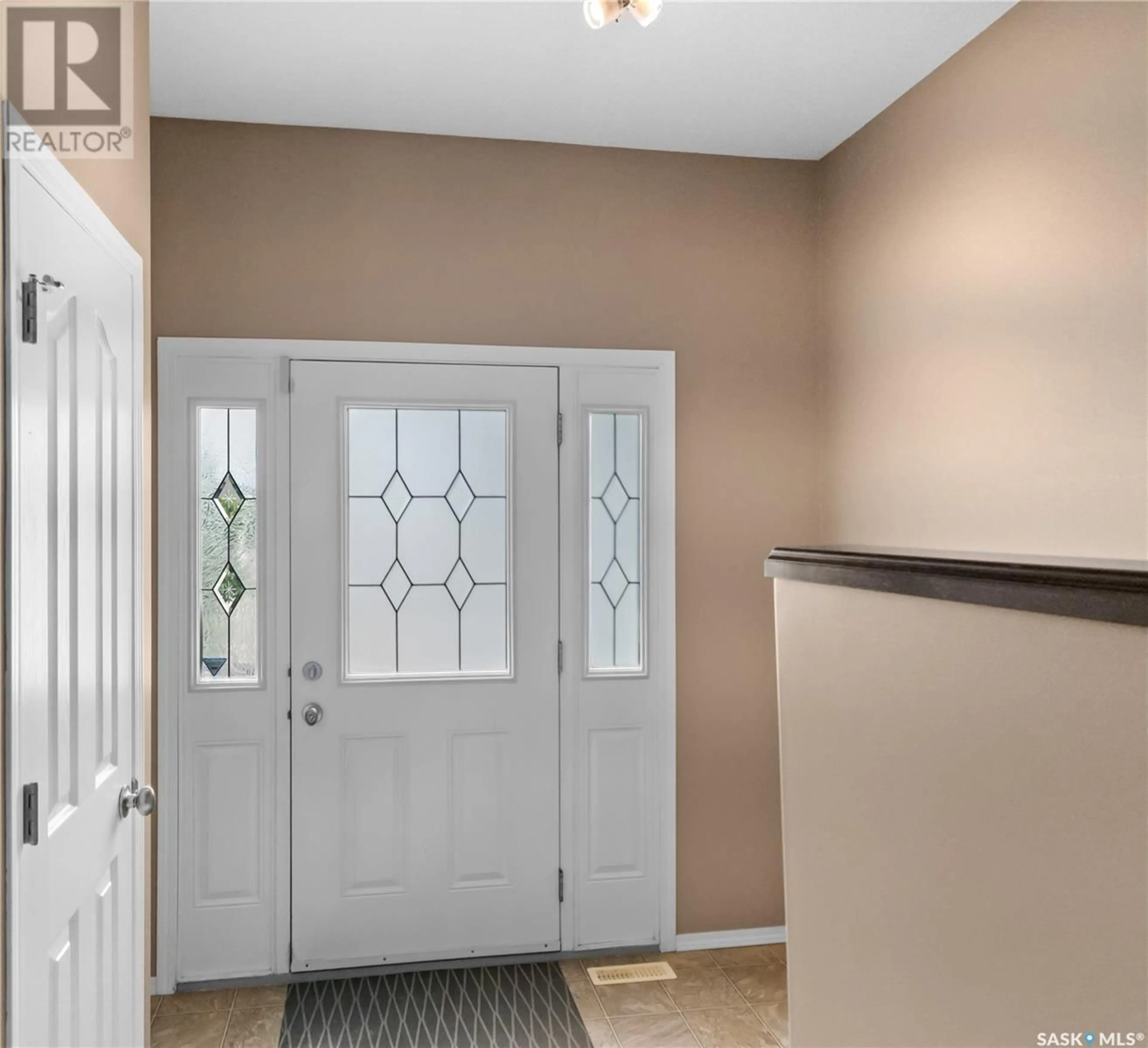 Indoor entryway for 1530 SHEPHERD CRESCENT, Saskatoon Saskatchewan S7W0B5