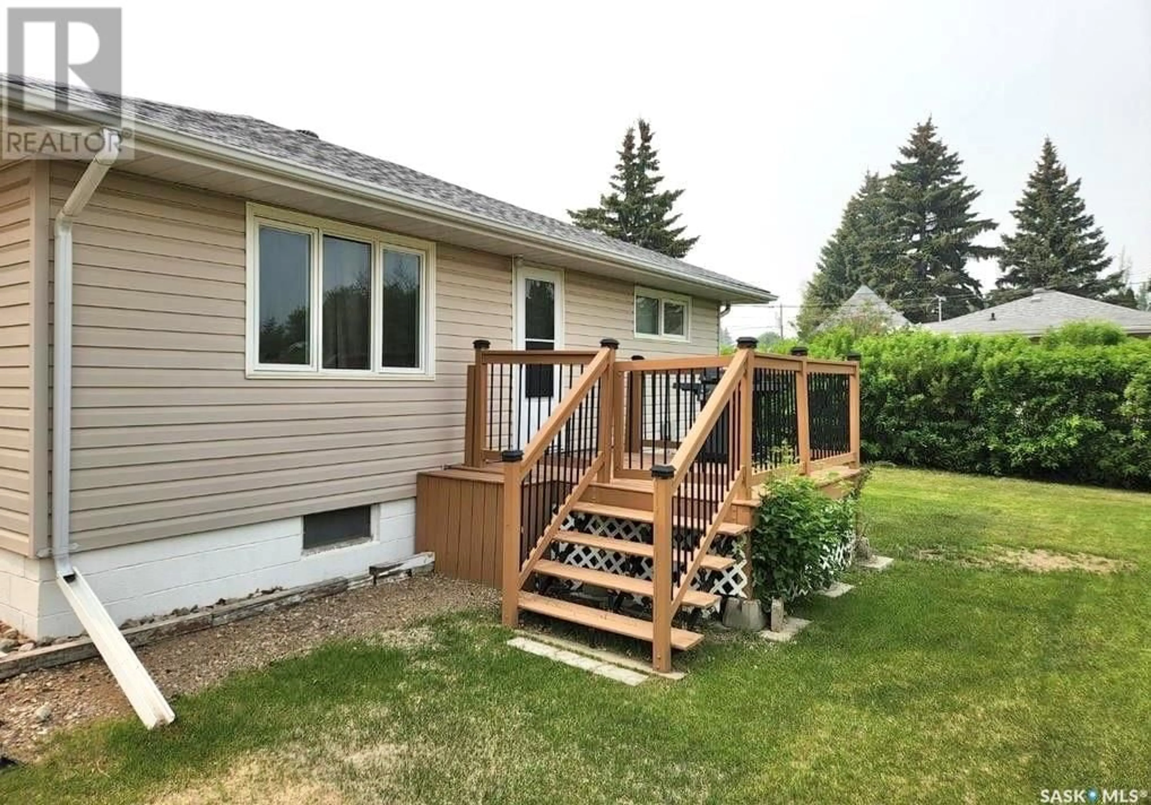 Home with vinyl exterior material, unknown for 17 NORTH PACIFIC AVENUE, Qu'Appelle Saskatchewan S0G4A0
