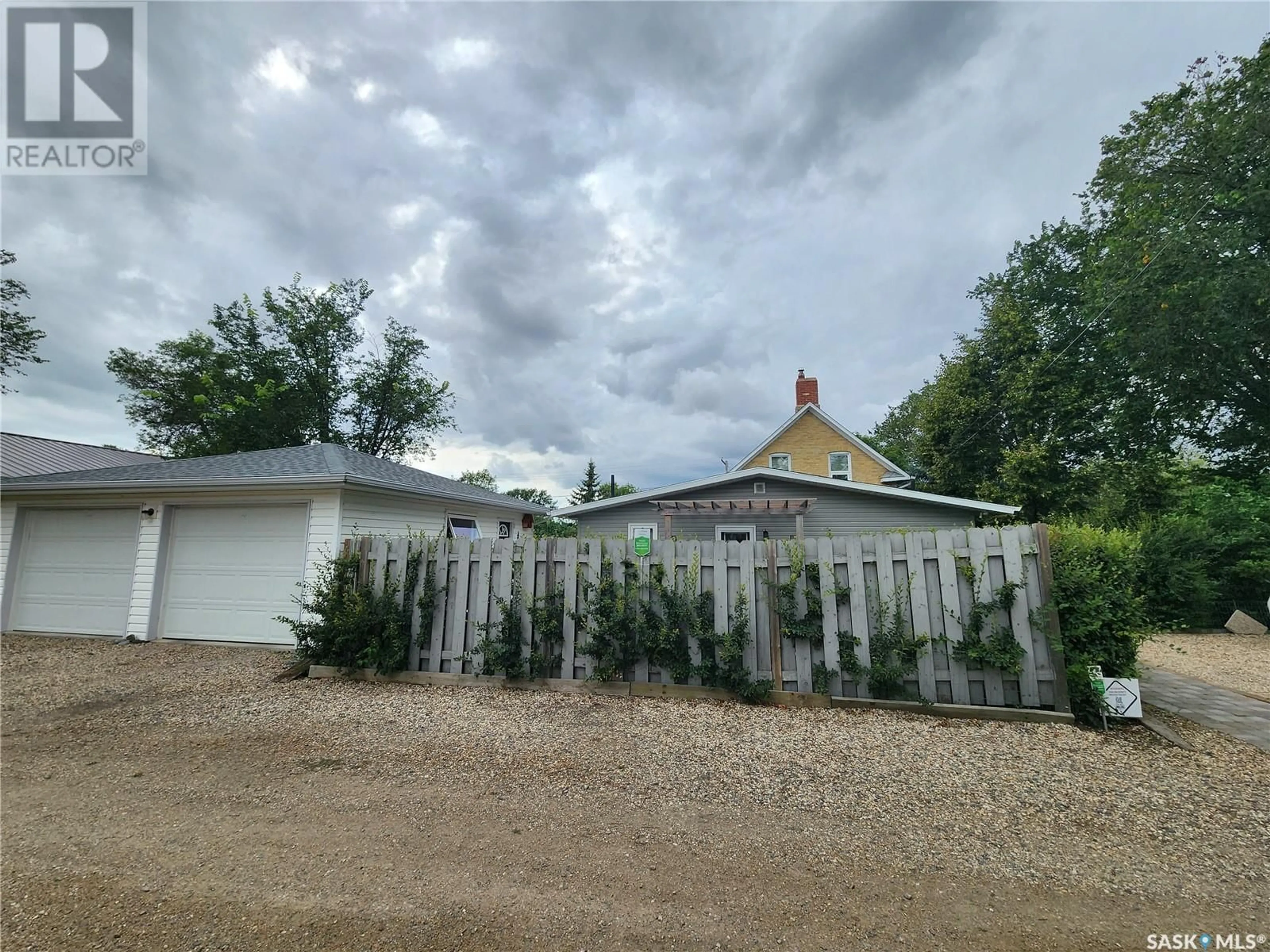 A pic from outside/outdoor area/front of a property/back of a property/a pic from drone, unknown for 353 6TH AVENUE, Broadview Saskatchewan S0G0K0