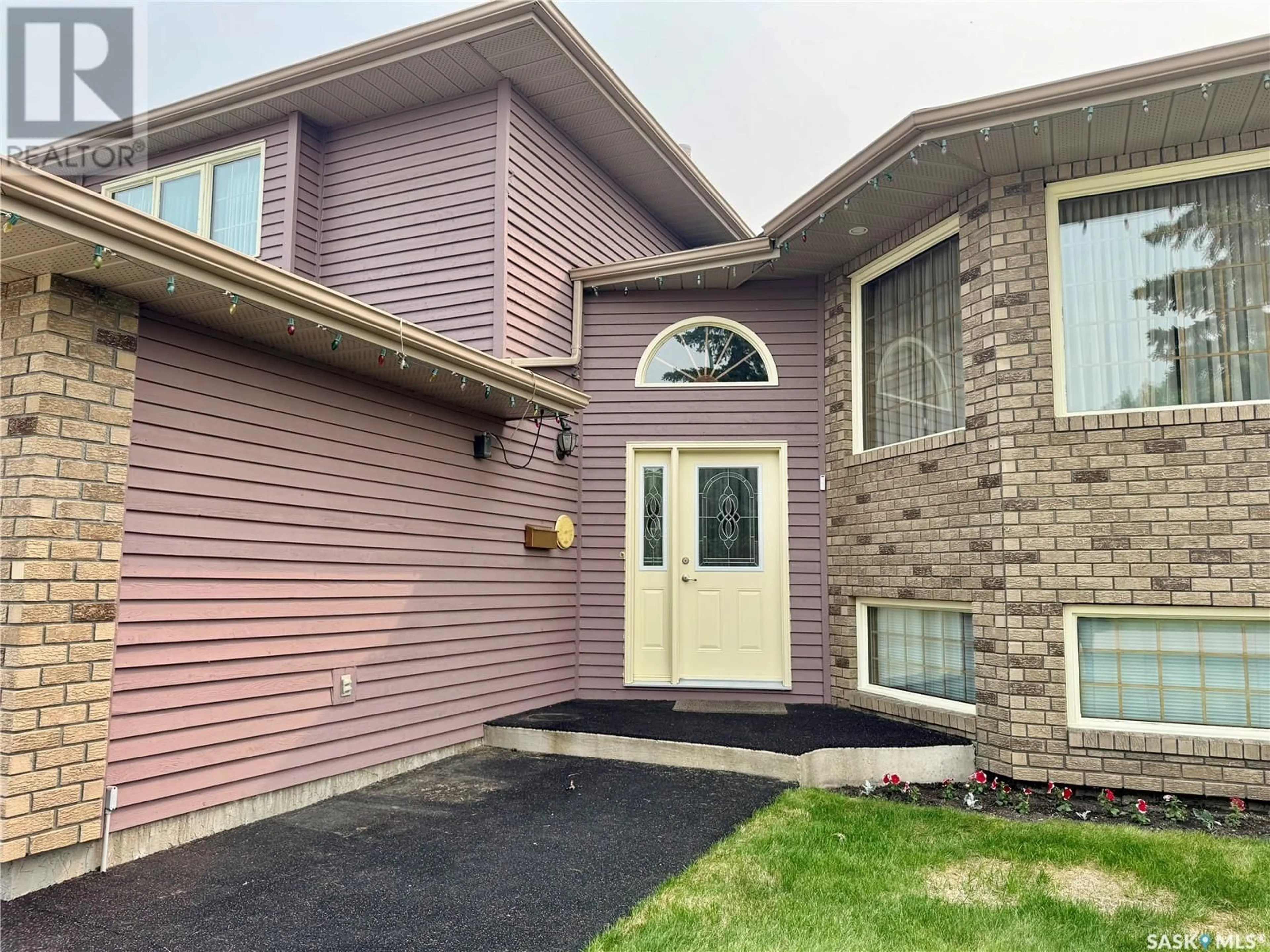 Home with vinyl exterior material, street for 591 10TH AVENUE, Melville Saskatchewan S0A2P0