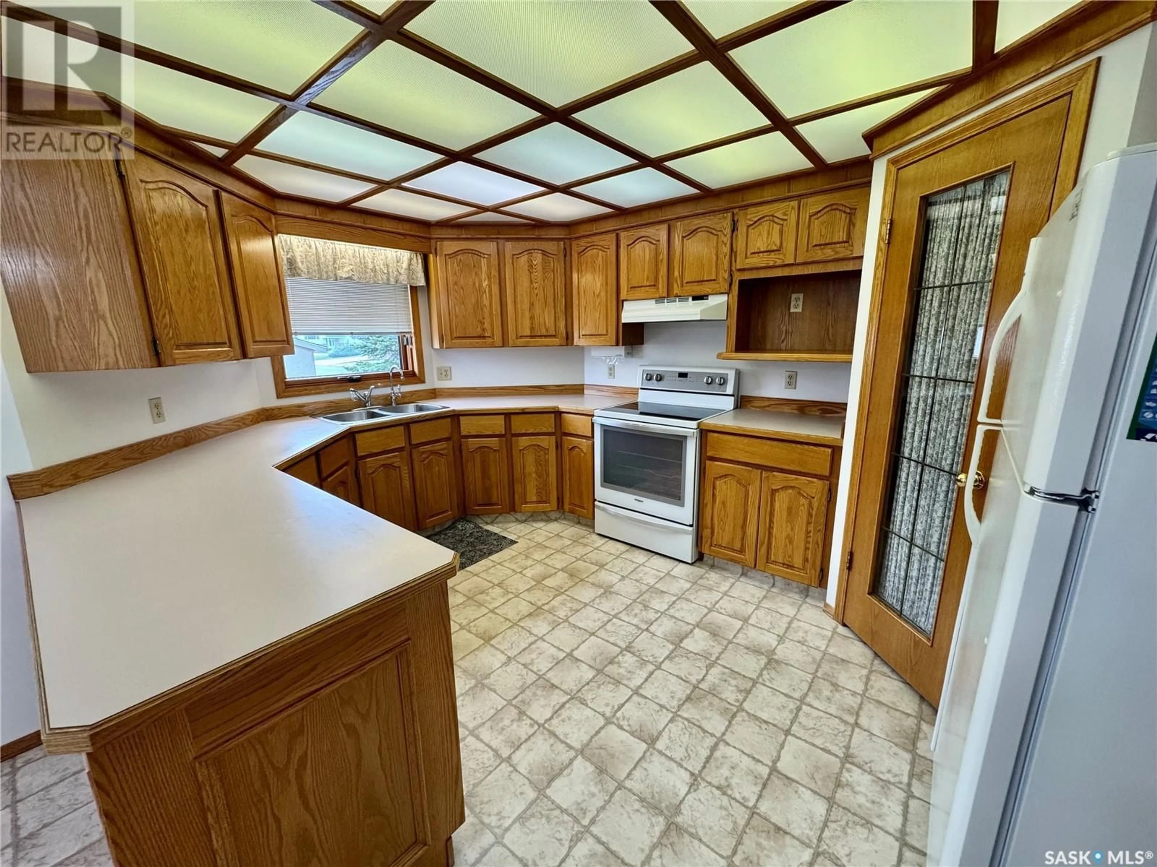 Standard kitchen, unknown for 591 10TH AVENUE, Melville Saskatchewan S0A2P0