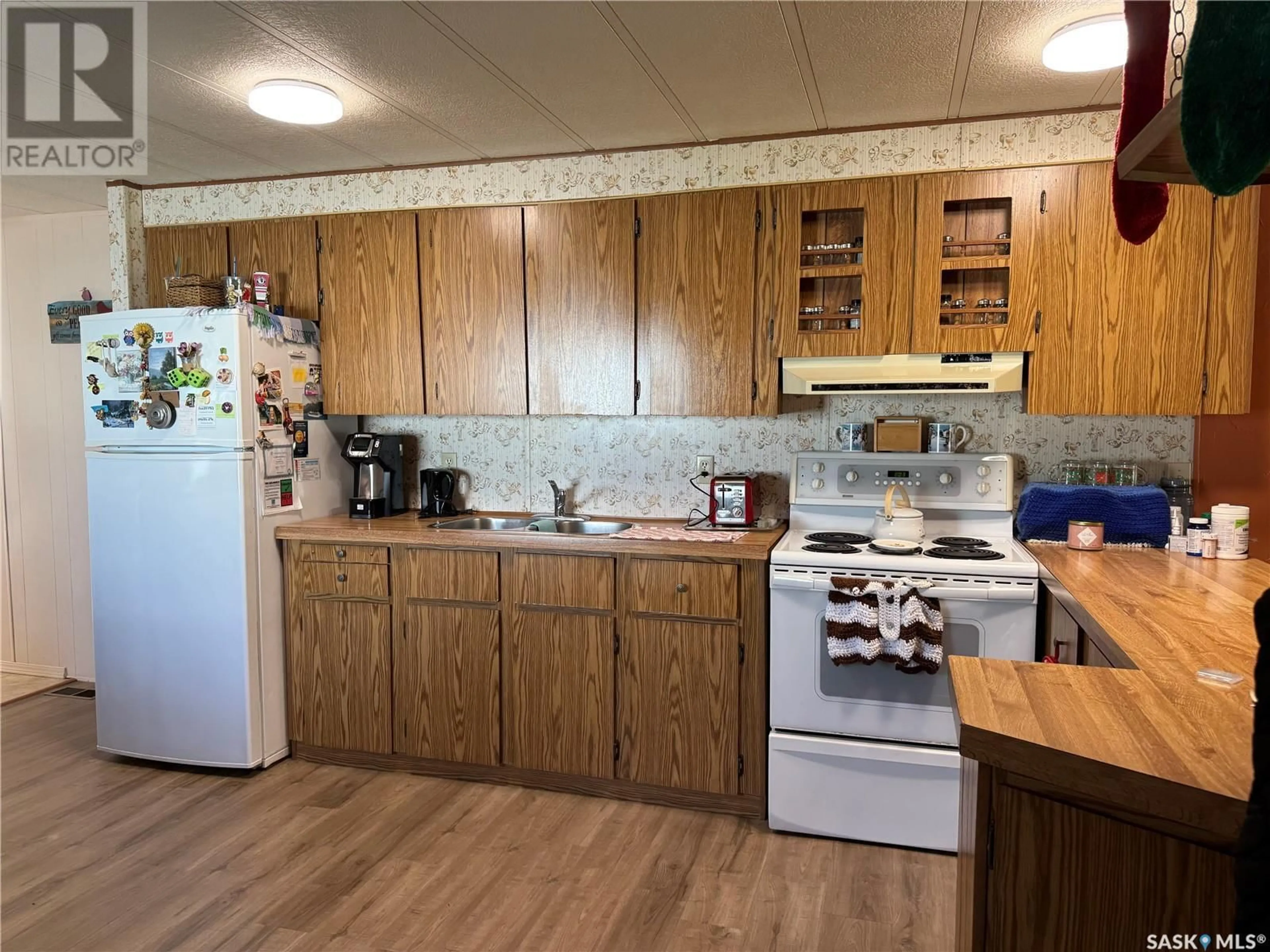 Standard kitchen, unknown for 506 7TH AVENUE, Meadow Lake Saskatchewan S9X1J3