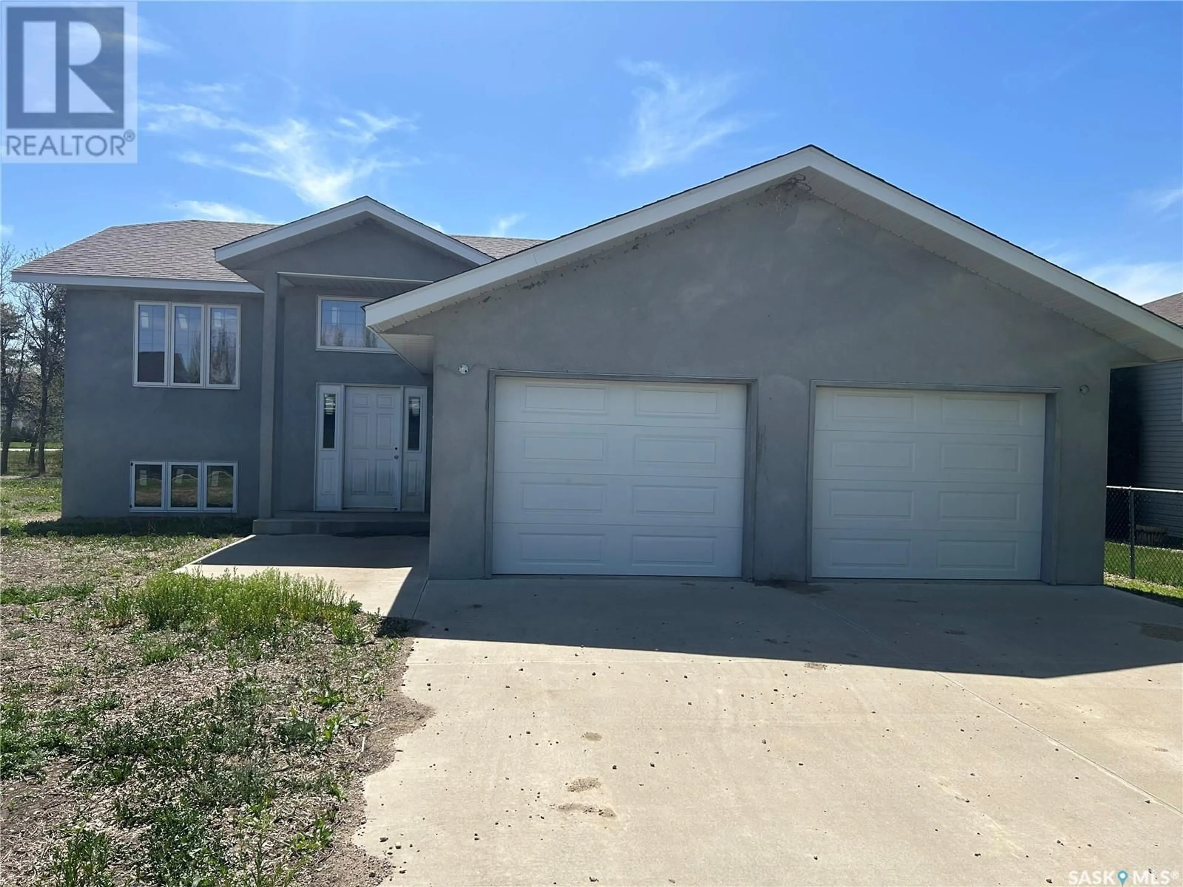 Home with vinyl exterior material, street for 117 CARSON BAY, Lampman Saskatchewan S0C0B5