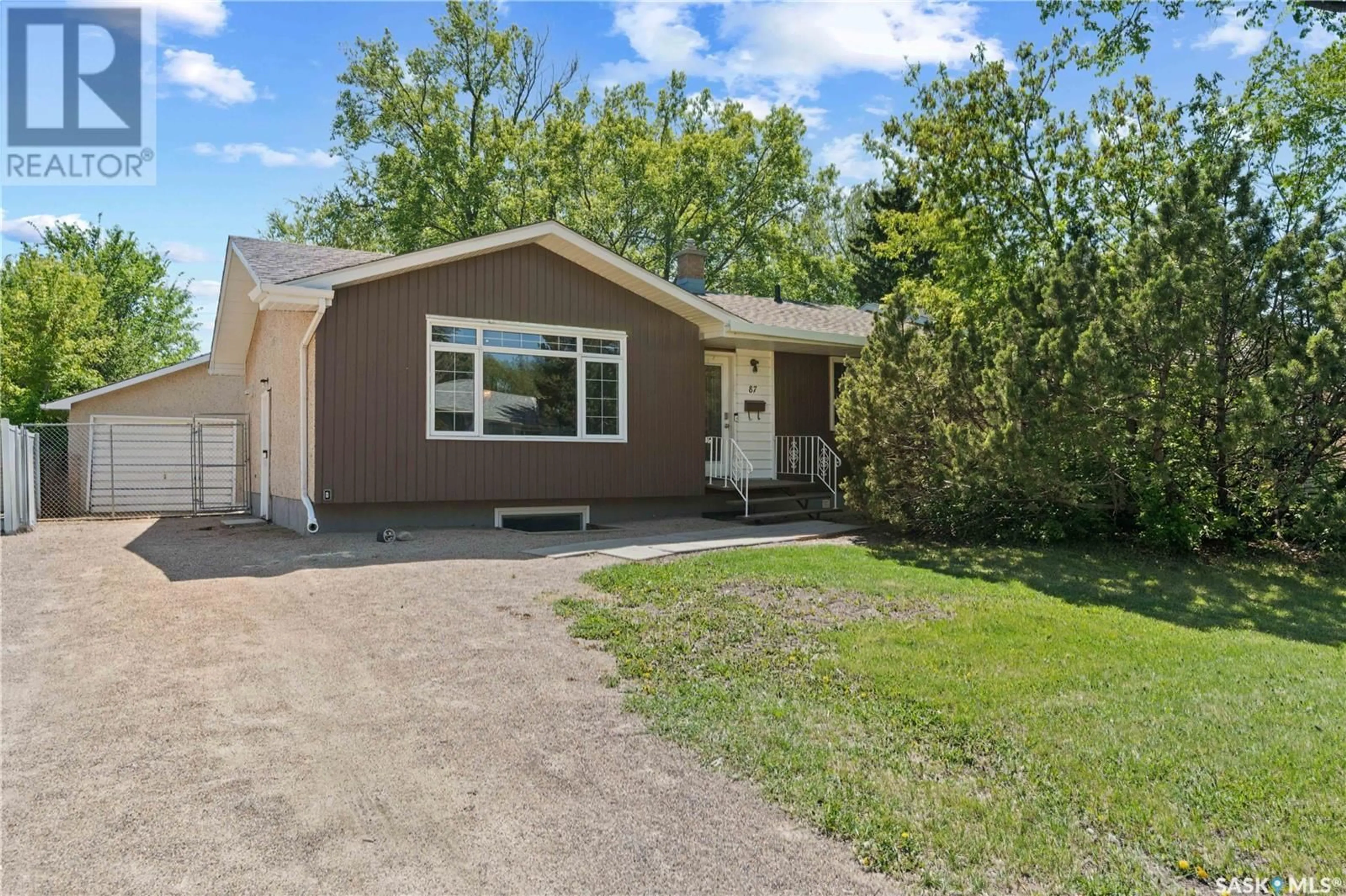 Home with vinyl exterior material, street for 87 ELMVIEW ROAD, Regina Saskatchewan S4R0B4