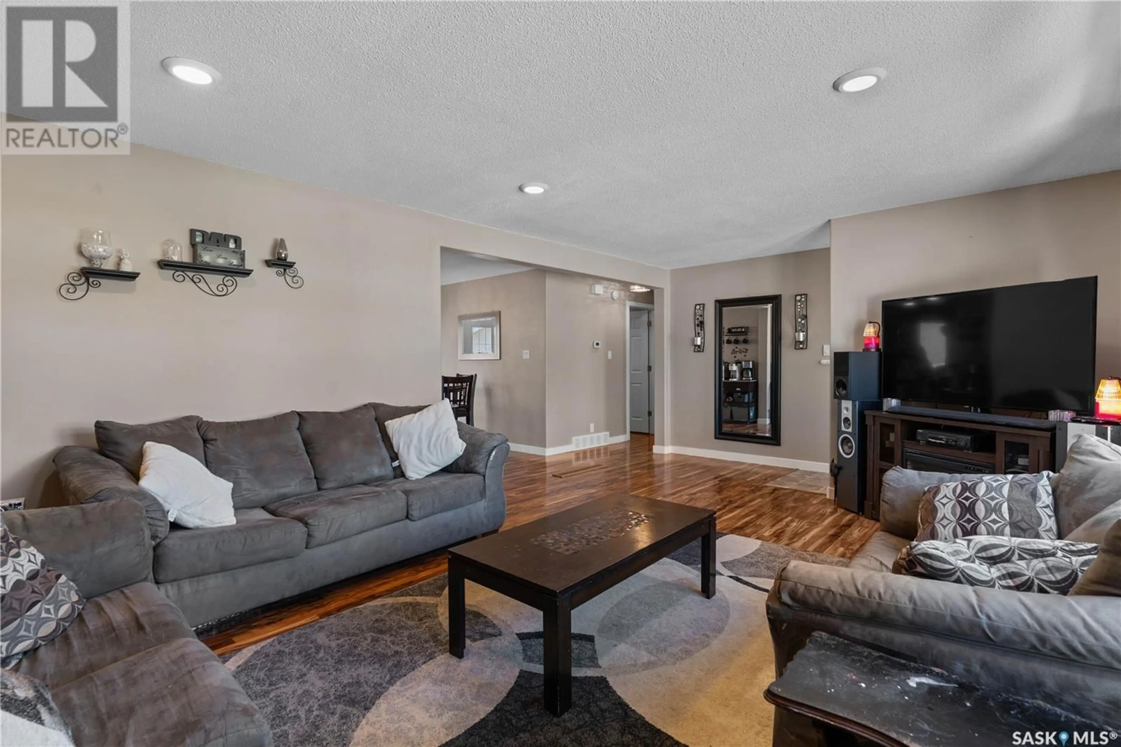 Living room with furniture, unknown for 87 ELMVIEW ROAD, Regina Saskatchewan S4R0B4
