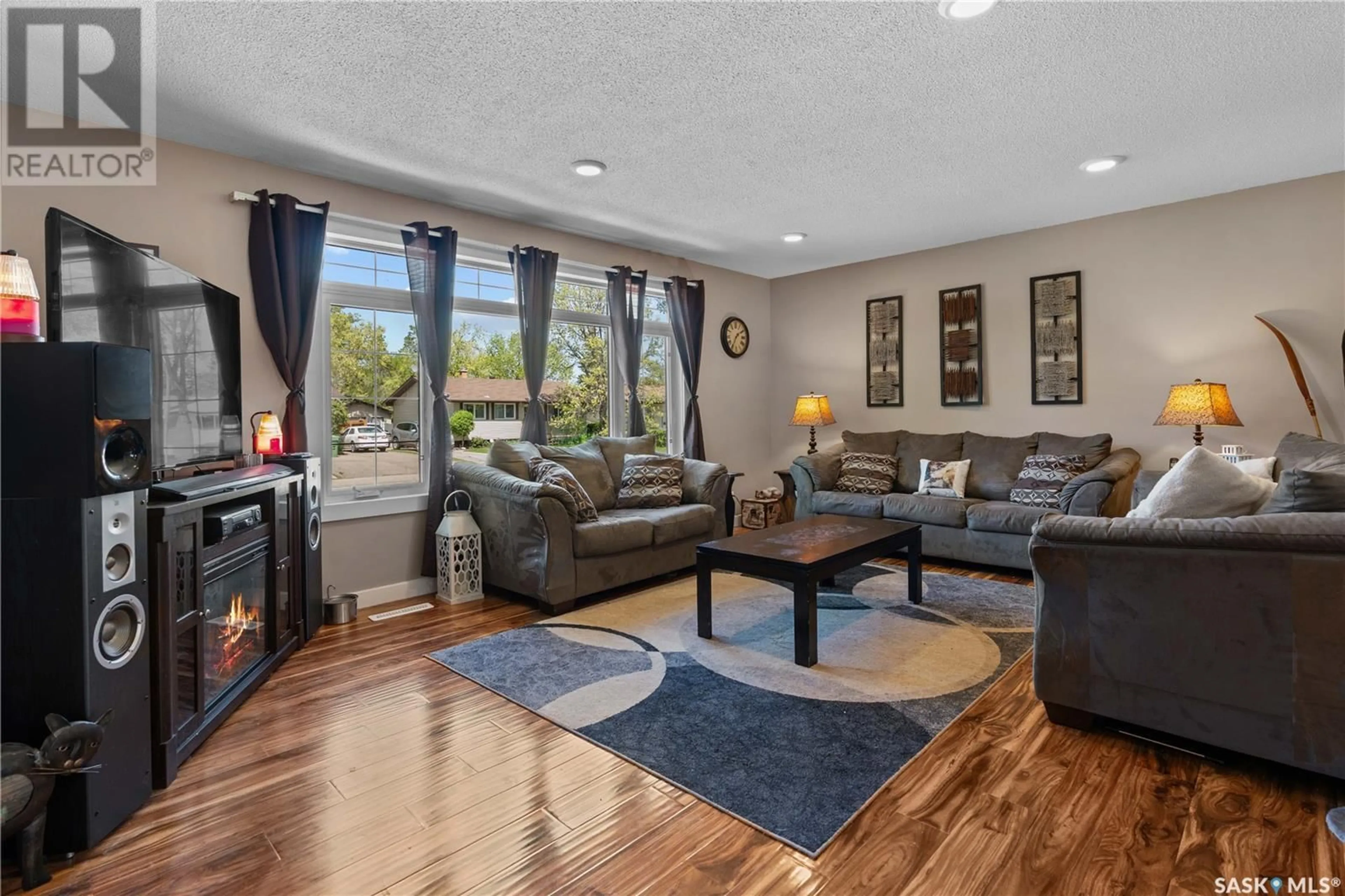 Living room with furniture, unknown for 87 ELMVIEW ROAD, Regina Saskatchewan S4R0B4