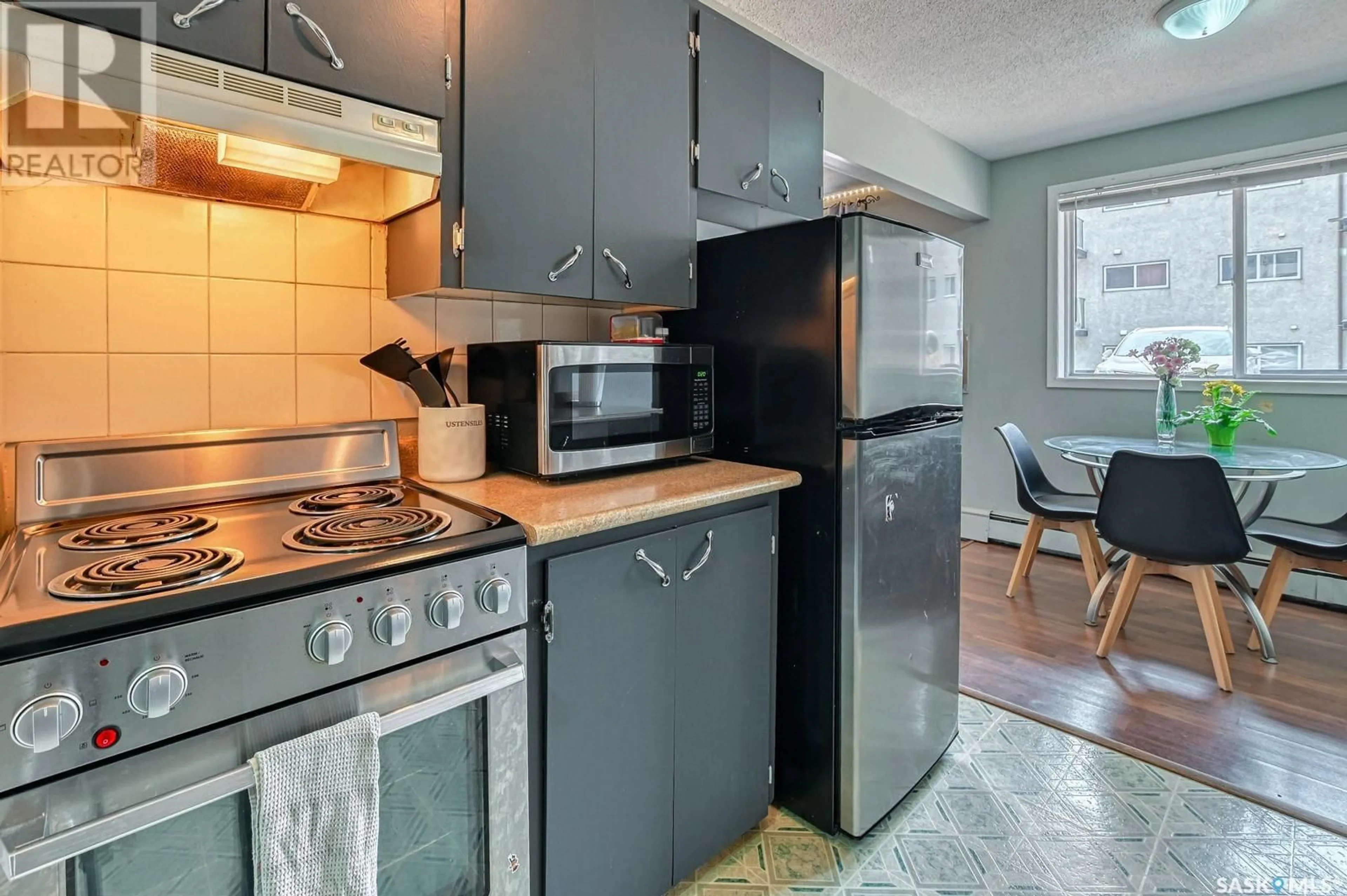 Standard kitchen, unknown for 21 26 SHAW STREET, Regina Saskatchewan S4R3M4