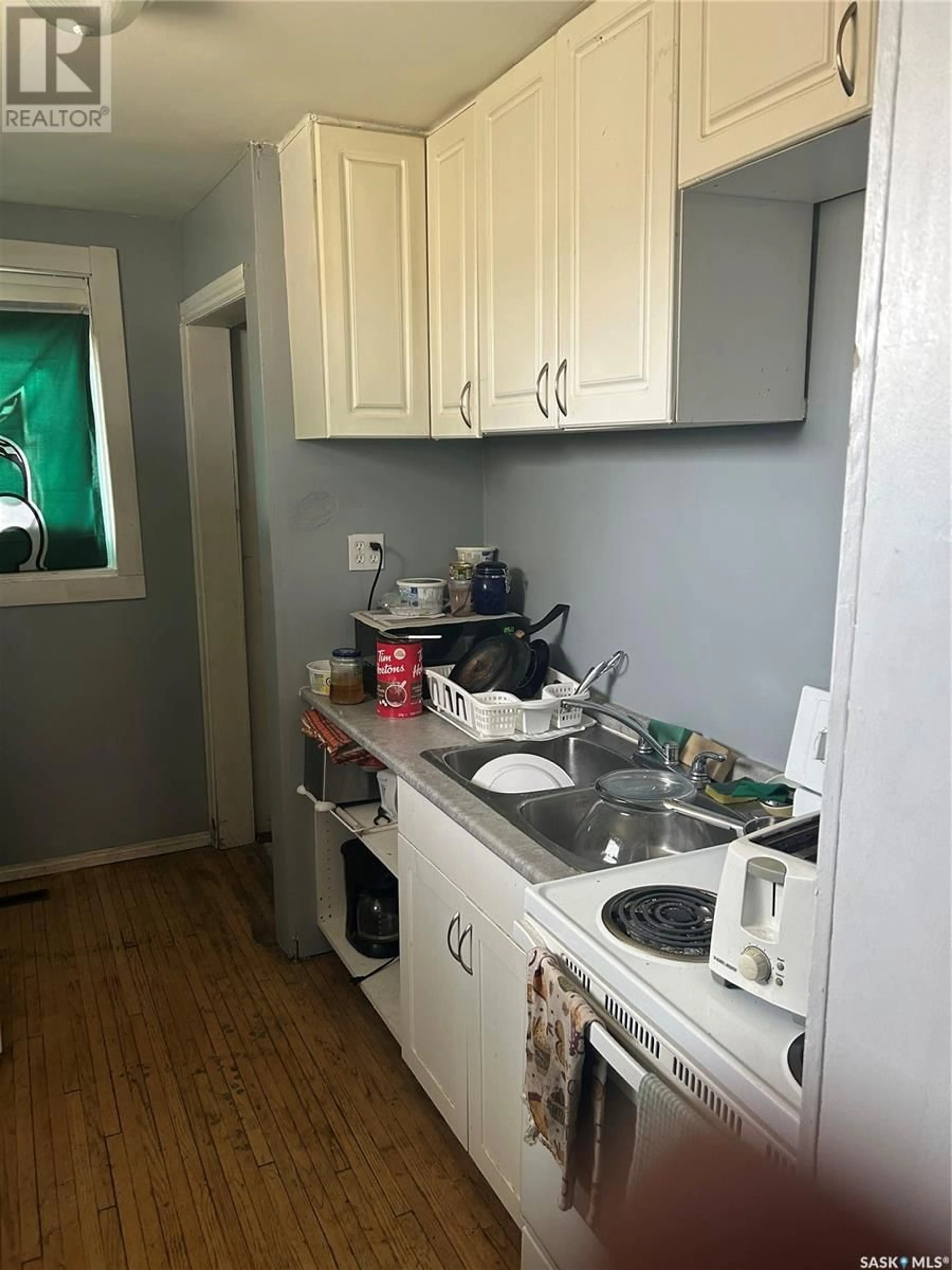 Standard kitchen, unknown for 1615 OTTAWA STREET, Regina Saskatchewan S4P1P1