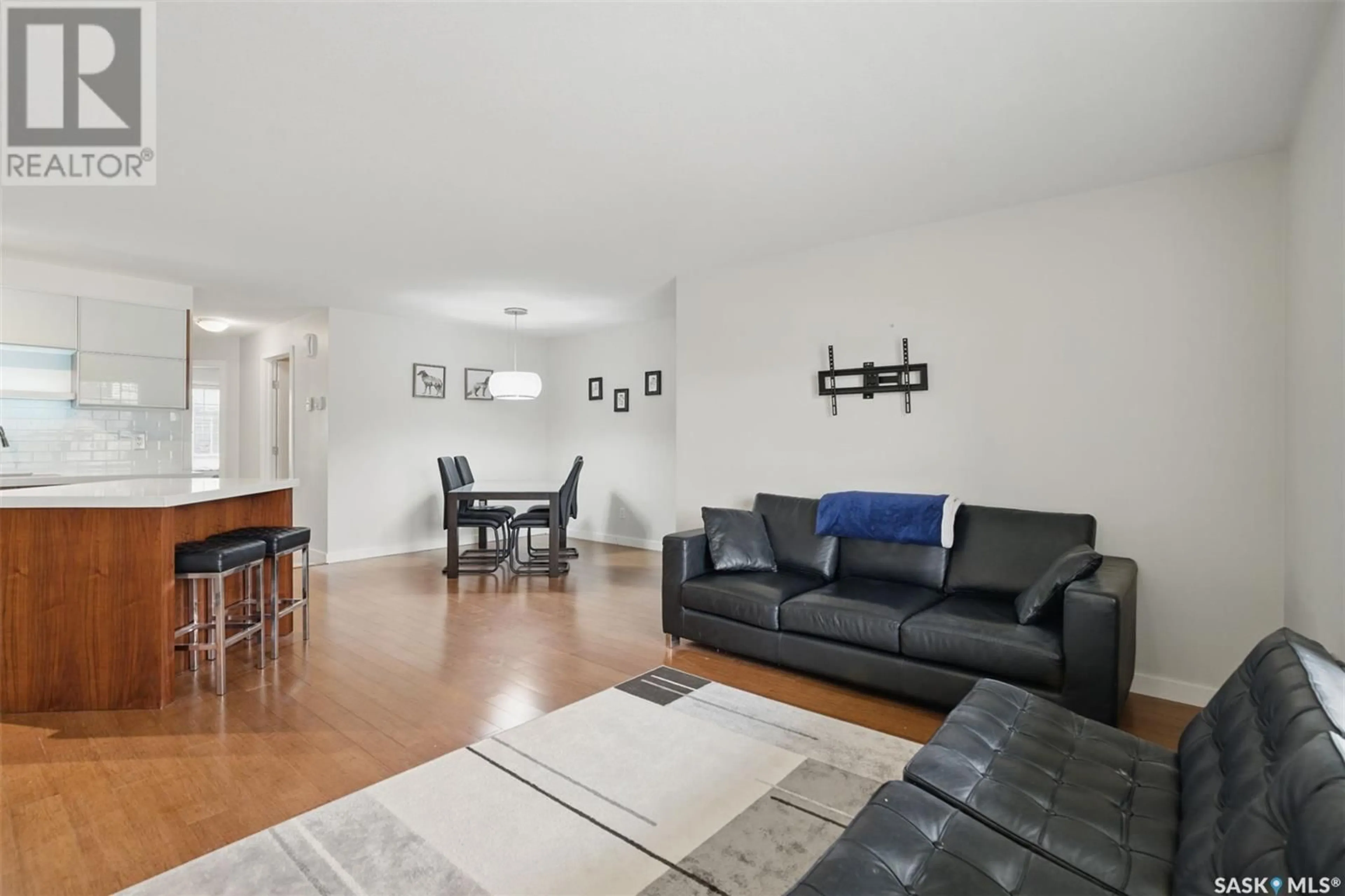 Living room with furniture, unknown for 1015 - 1805 PATRICK CRESCENT, Saskatoon Saskatchewan S7W0N5