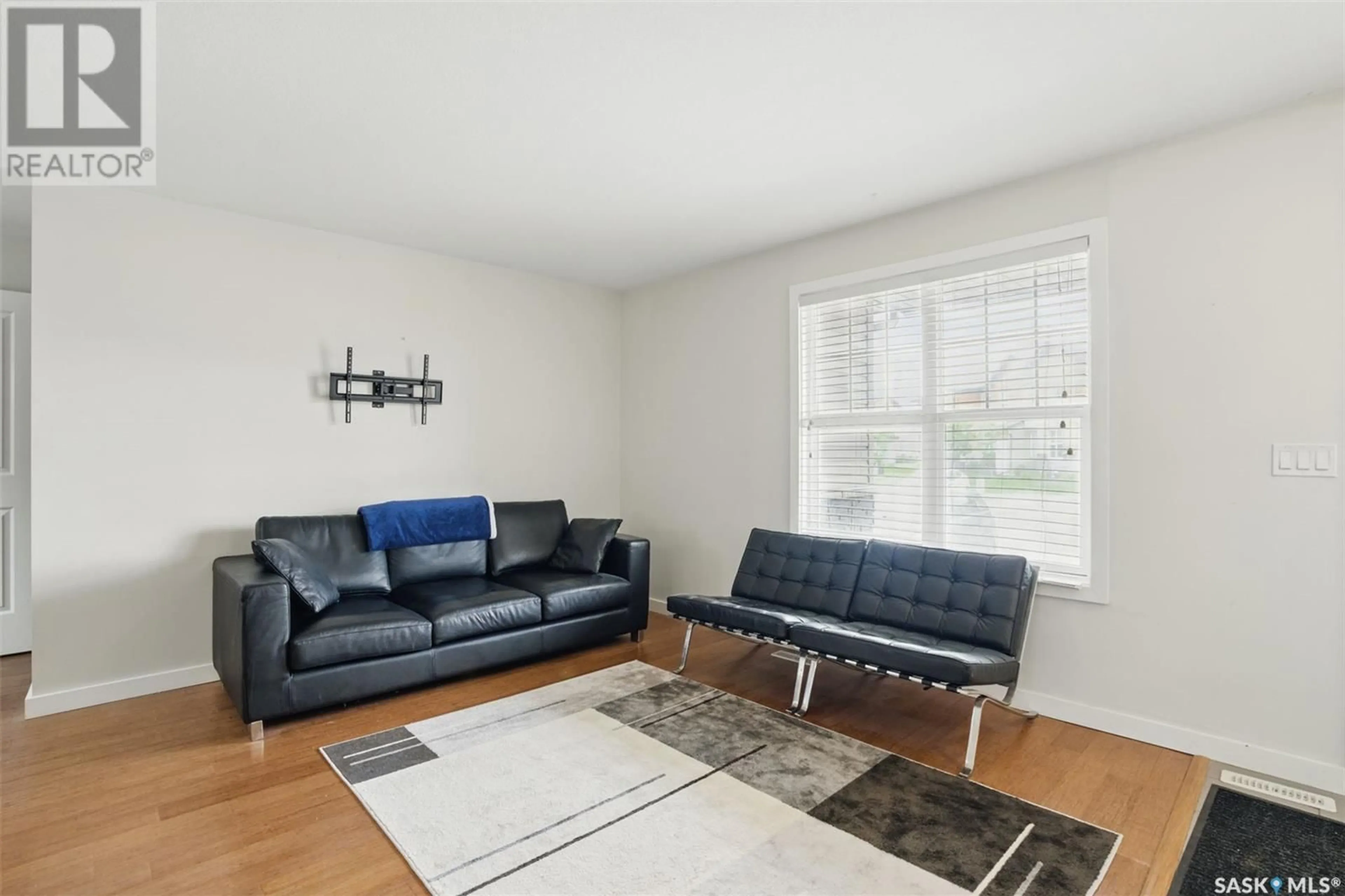 Living room with furniture, unknown for 1015 - 1805 PATRICK CRESCENT, Saskatoon Saskatchewan S7W0N5