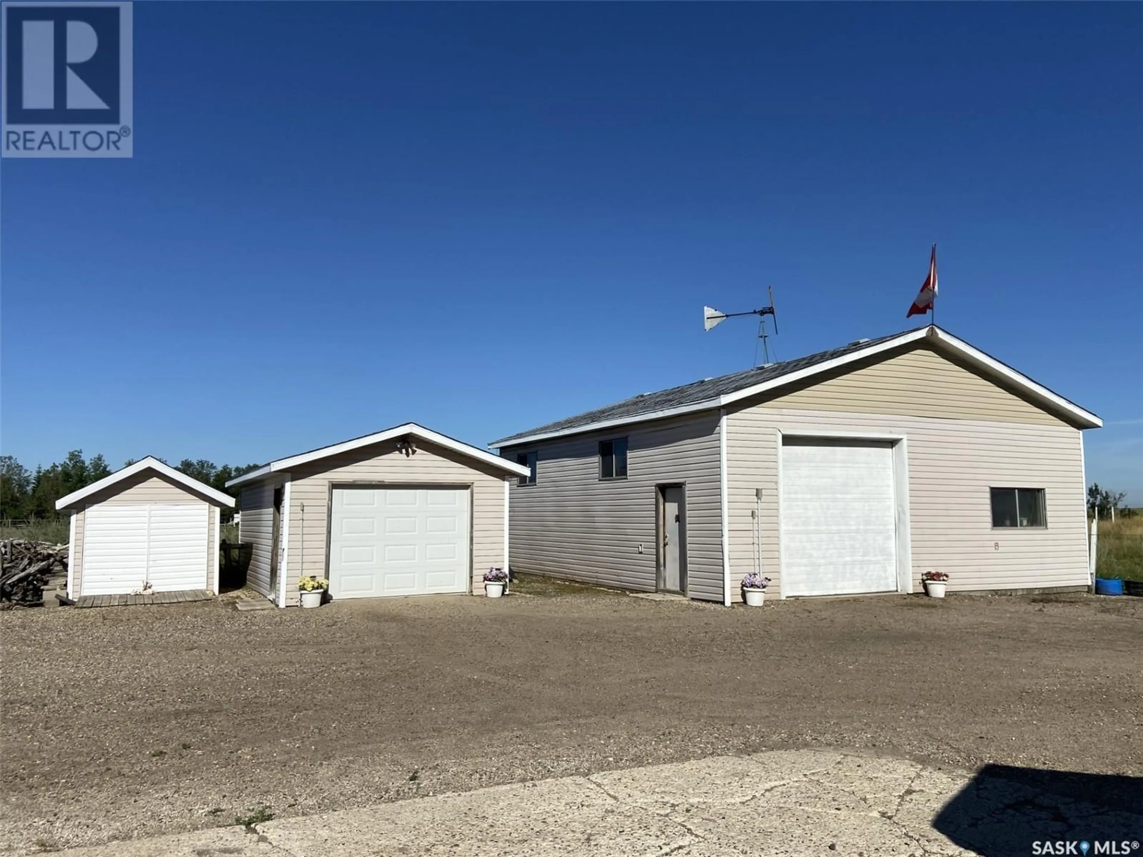 Indoor garage for PEROGY ACRES, Hague Saskatchewan S0K1X0