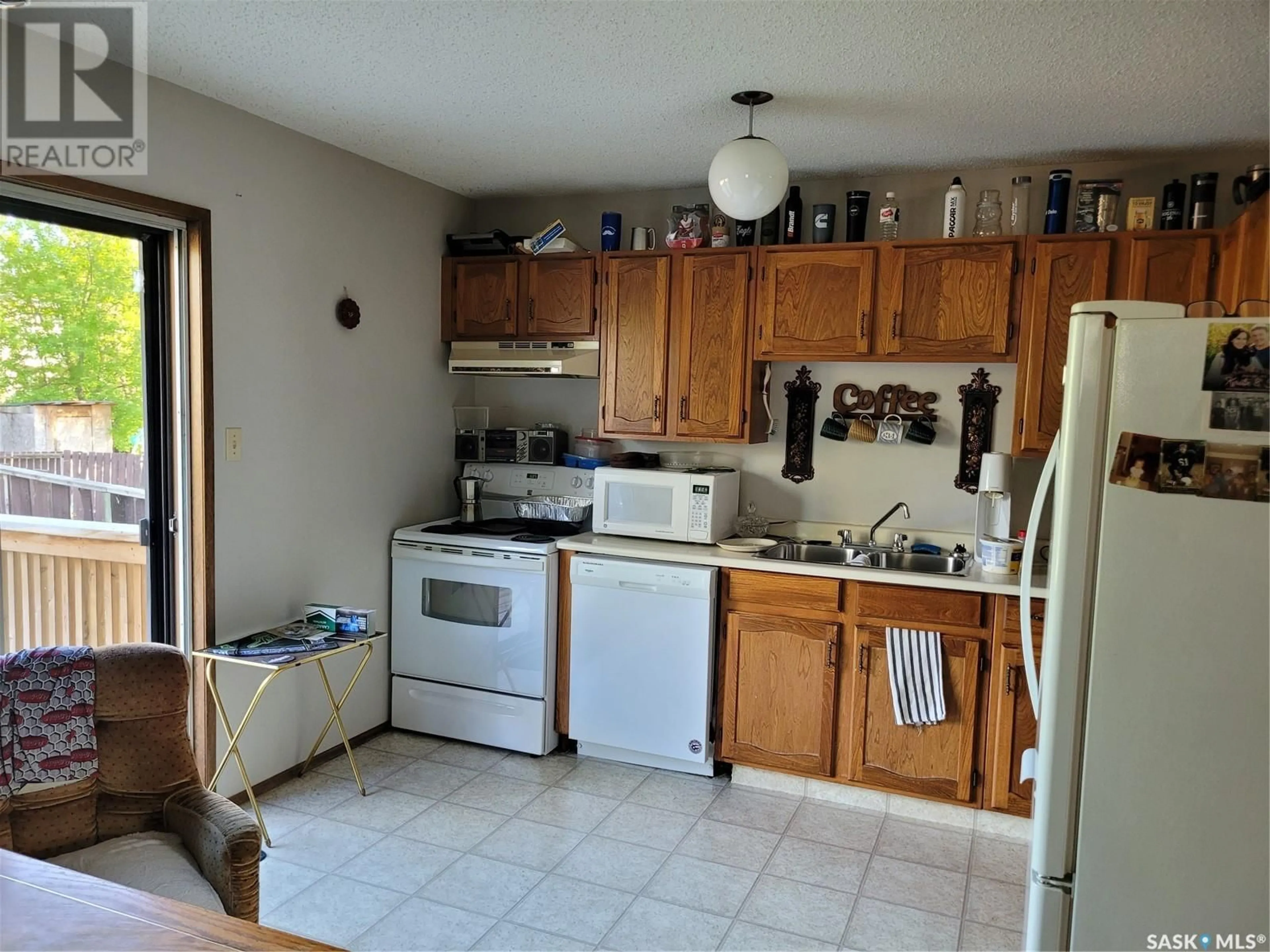 Standard kitchen, unknown for 218 220 WAKABAYASHI WAY, Saskatoon Saskatchewan S7K7M2