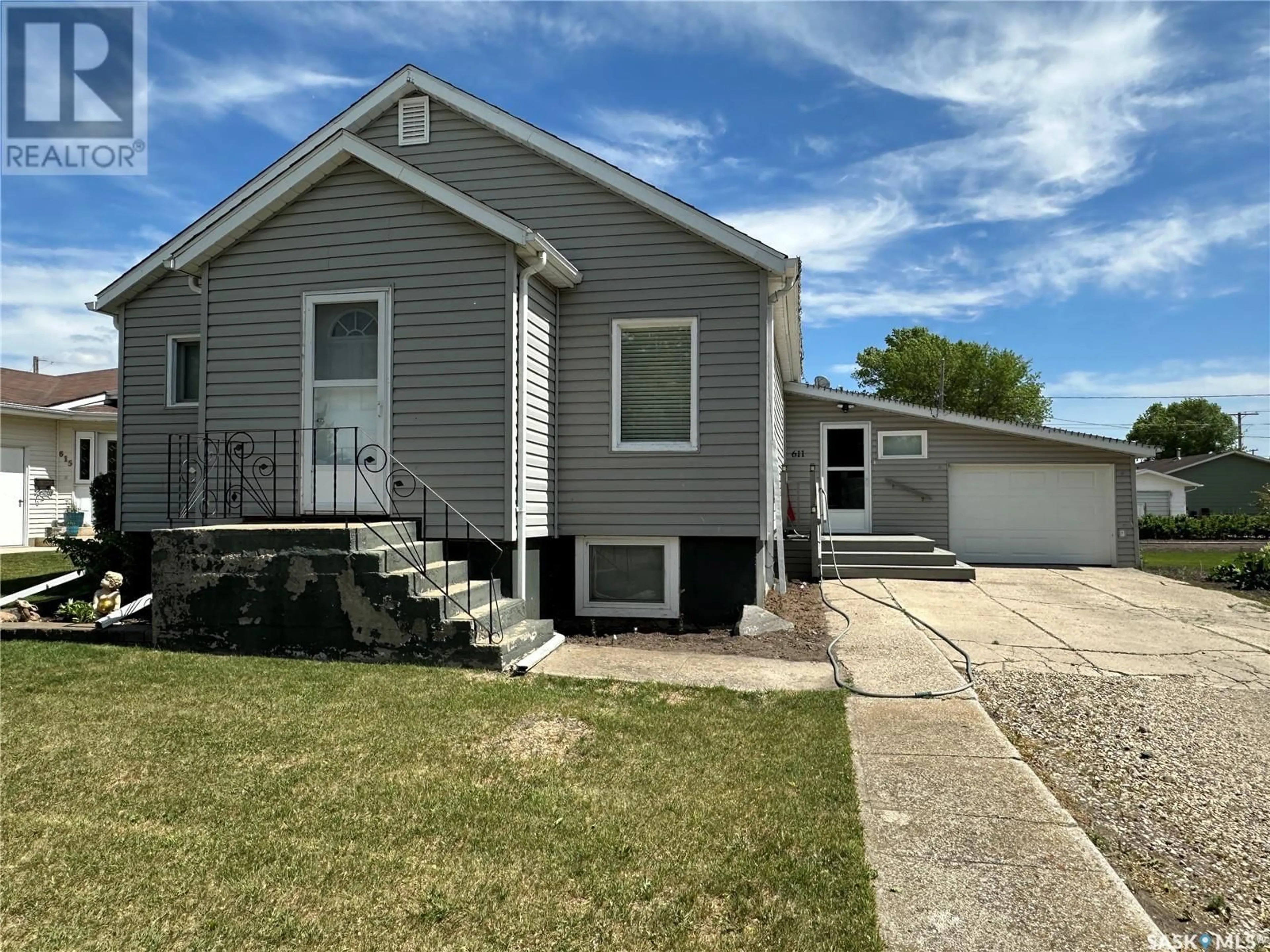 Home with vinyl exterior material, street for 611 GARDNER STREET, Bruno Saskatchewan S0K0S0