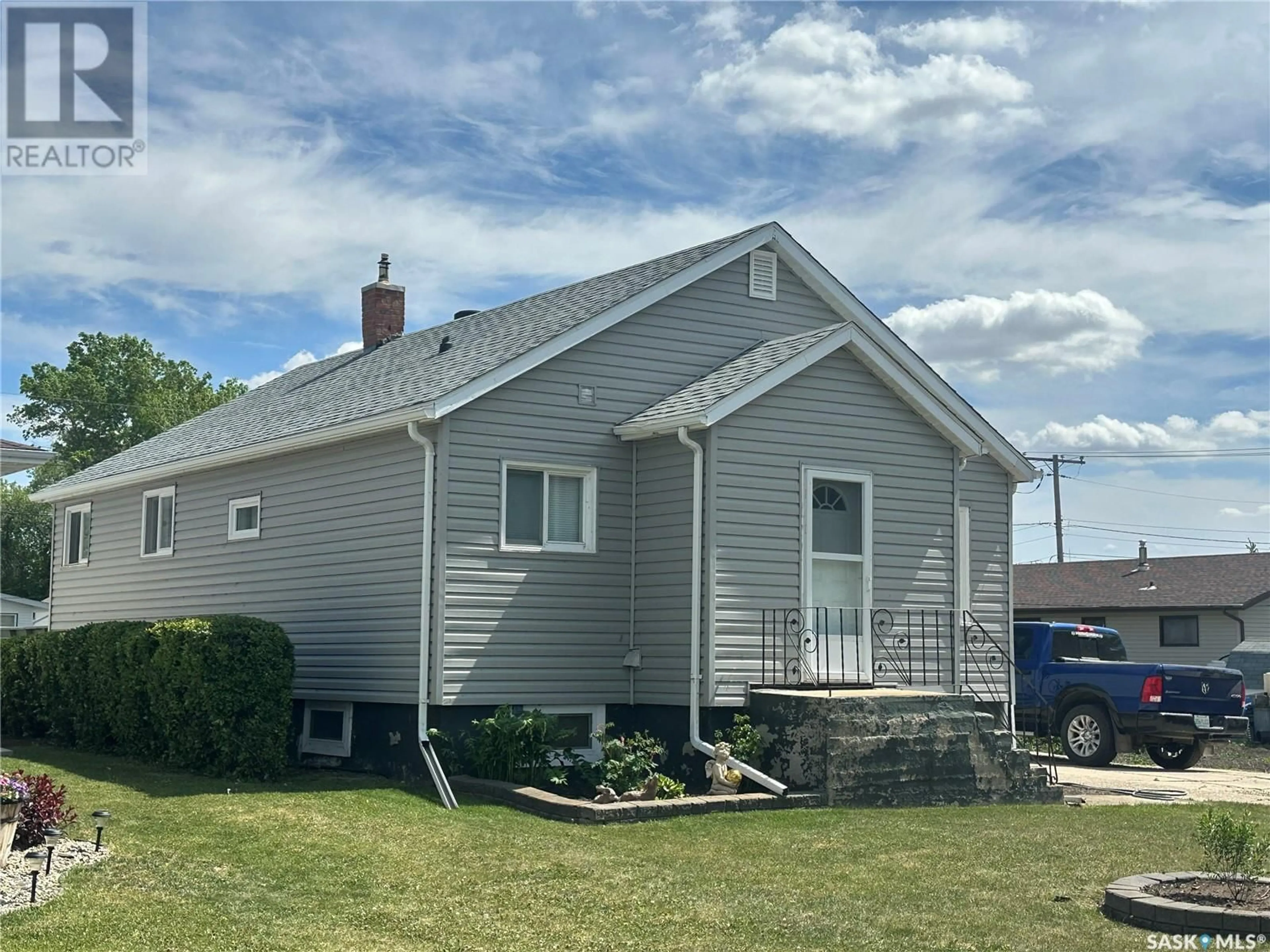 Home with vinyl exterior material, street for 611 GARDNER STREET, Bruno Saskatchewan S0K0S0