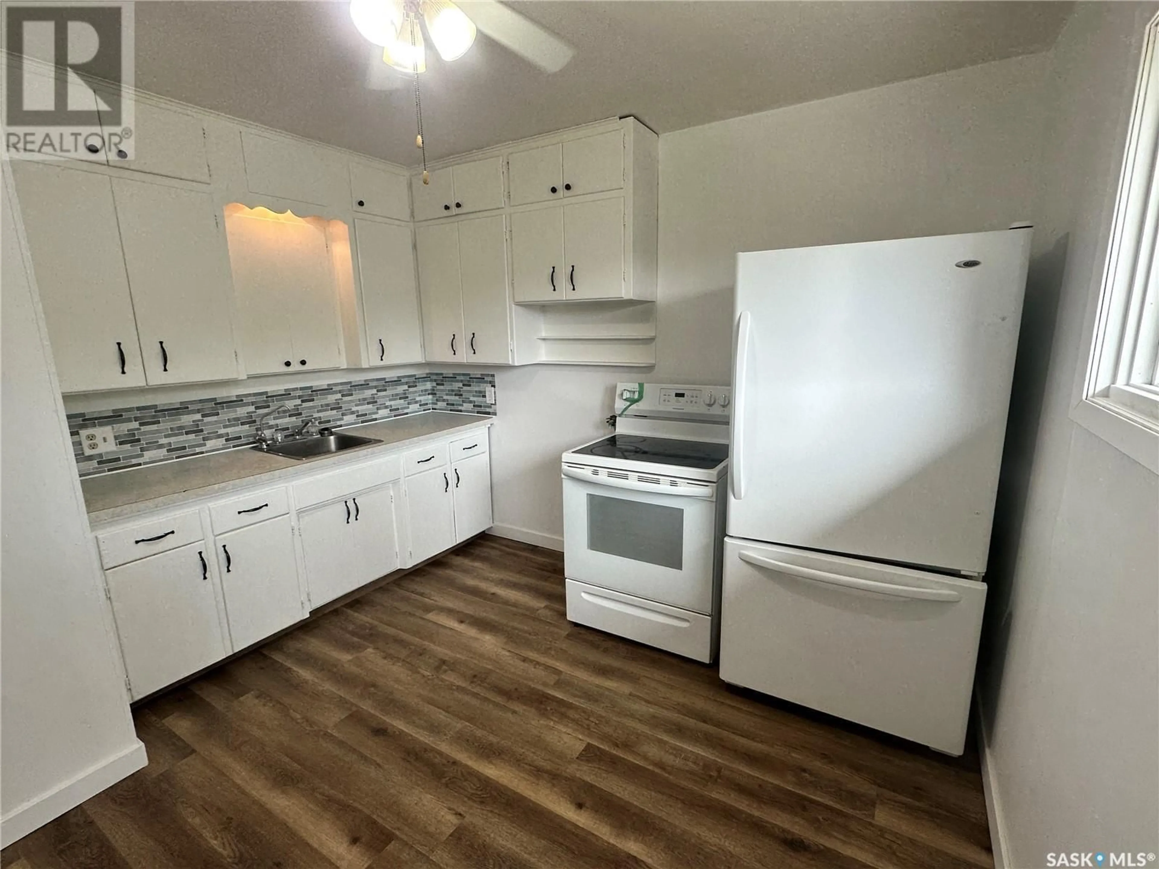 Standard kitchen, unknown for 207 2ND STREET, Wynyard Saskatchewan S0A4T0