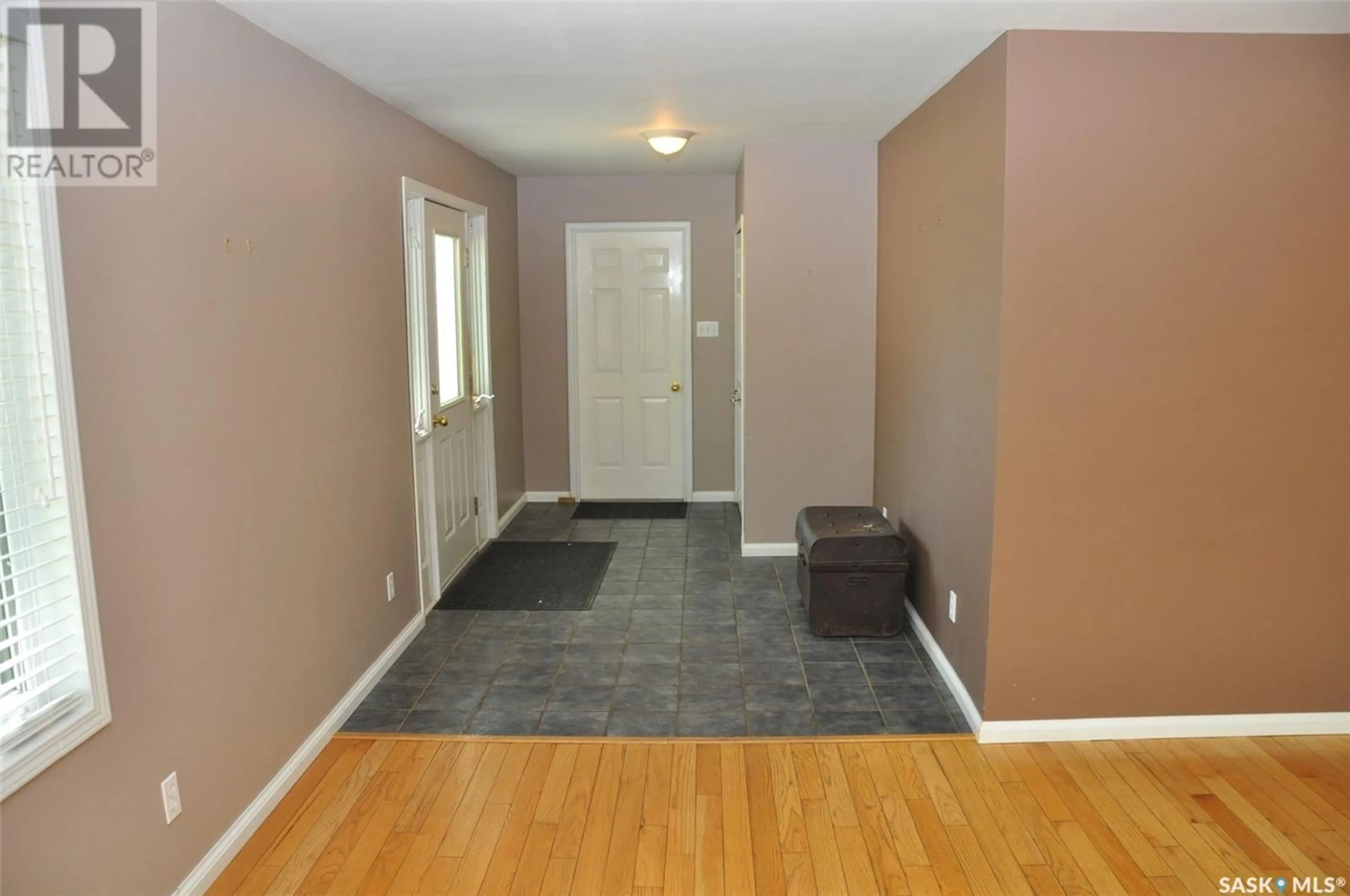 Indoor entryway for 3332 ORTONA STREET, Saskatoon Saskatchewan S7M3R8