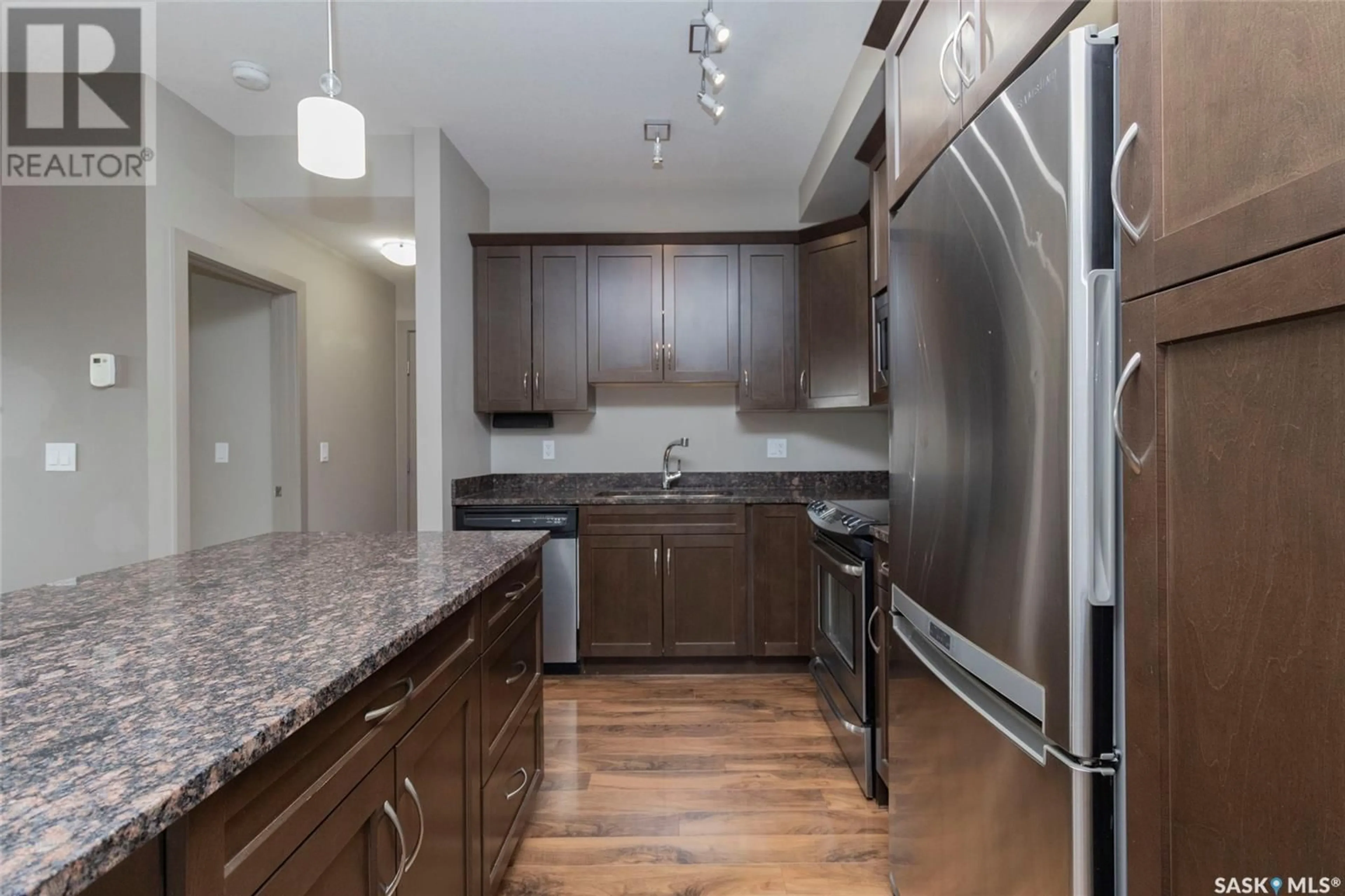 Standard kitchen, unknown for 204 115 WILLOWGROVE CRESCENT, Saskatoon Saskatchewan S7W0N4
