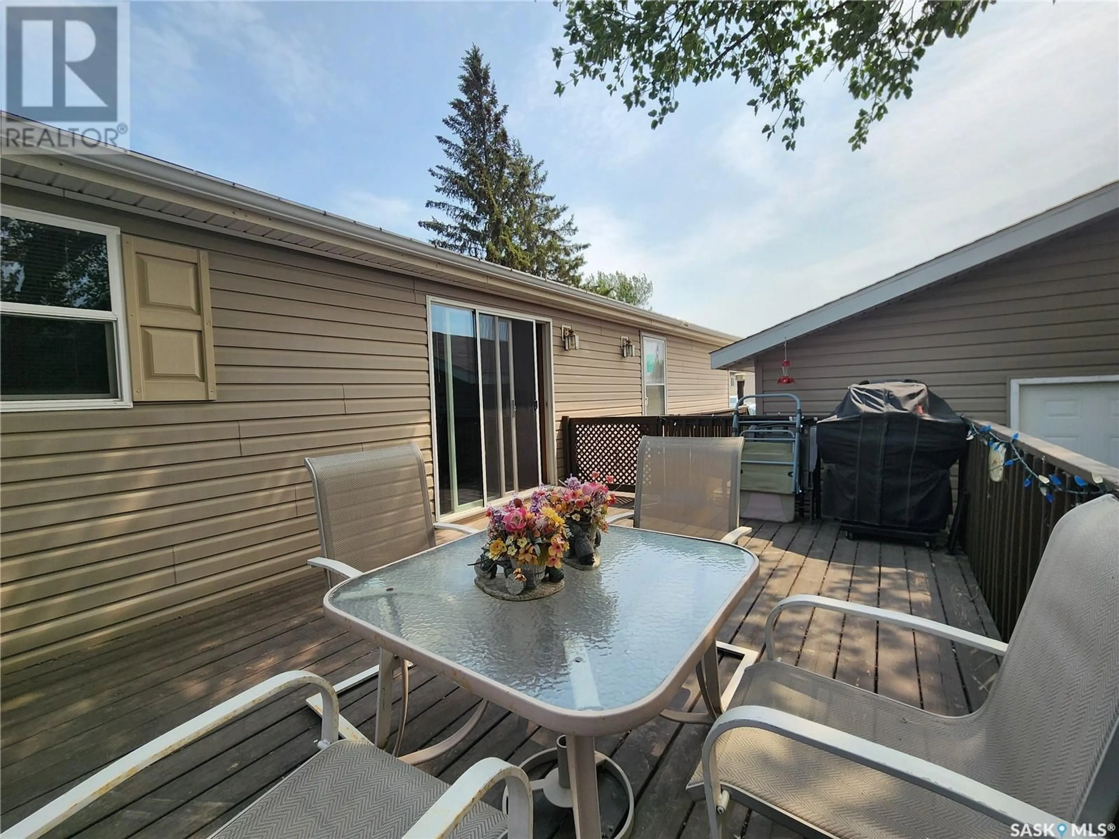 Patio, street for 8 555 DIELSCHNEIDER ROAD, Melville Saskatchewan S0A2P0