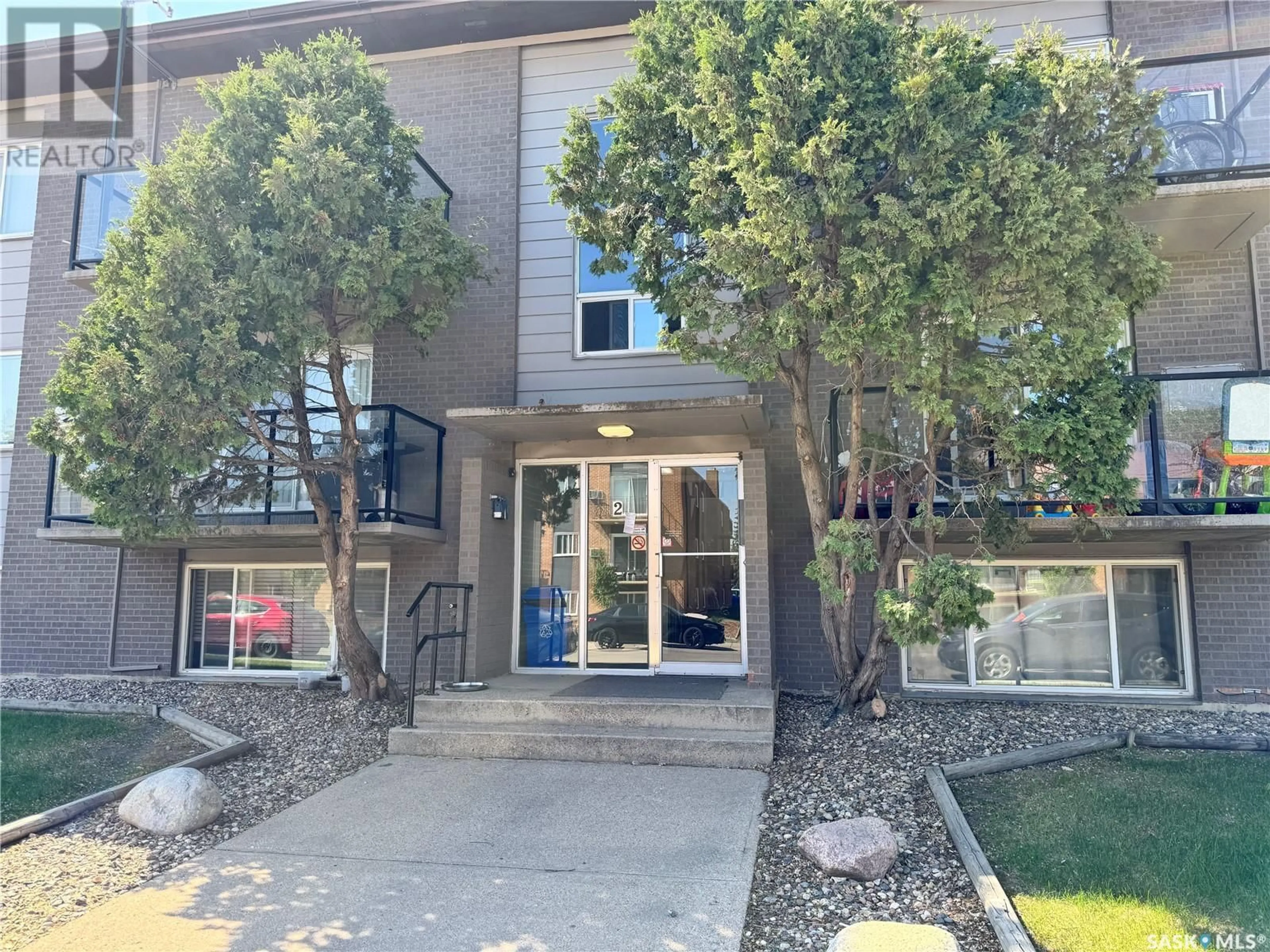 Indoor foyer for 2 - 17 SUMMERS PLACE, Saskatoon Saskatchewan S7H3W4