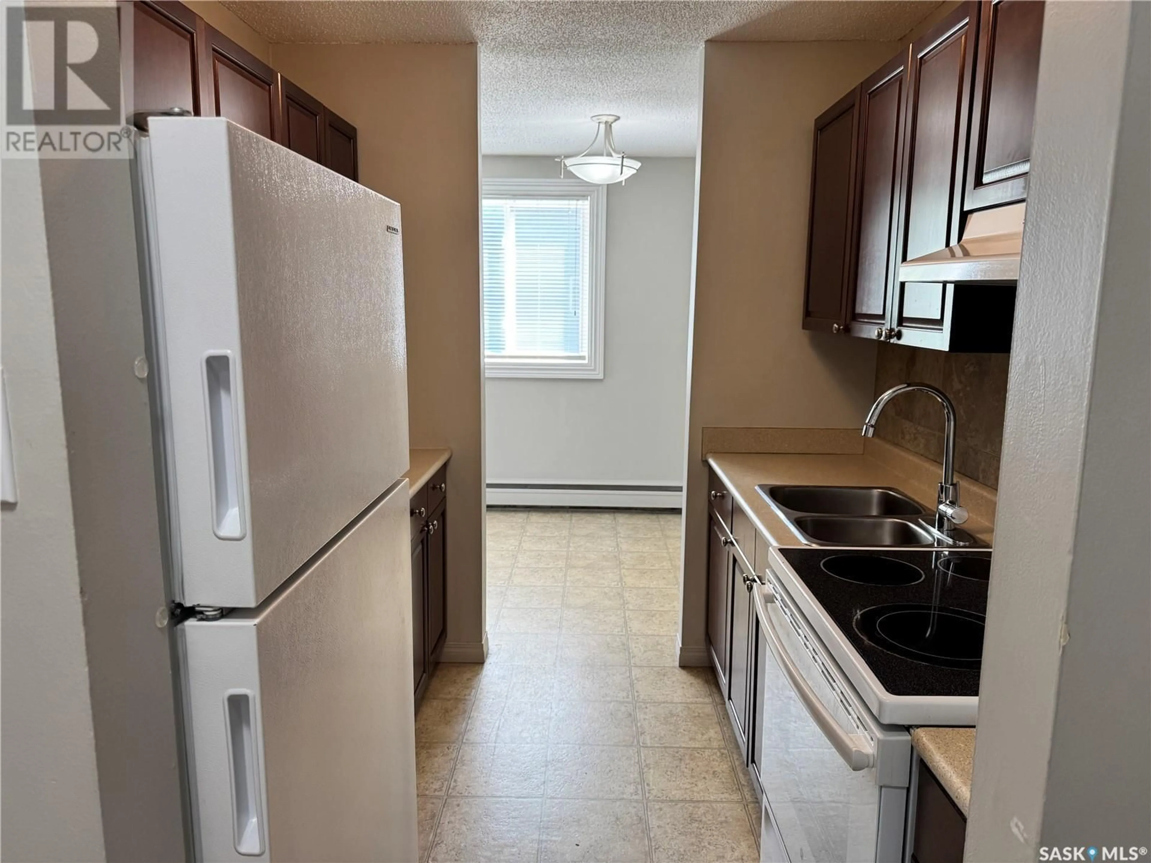 Standard kitchen, unknown for 2 - 17 SUMMERS PLACE, Saskatoon Saskatchewan S7H3W4