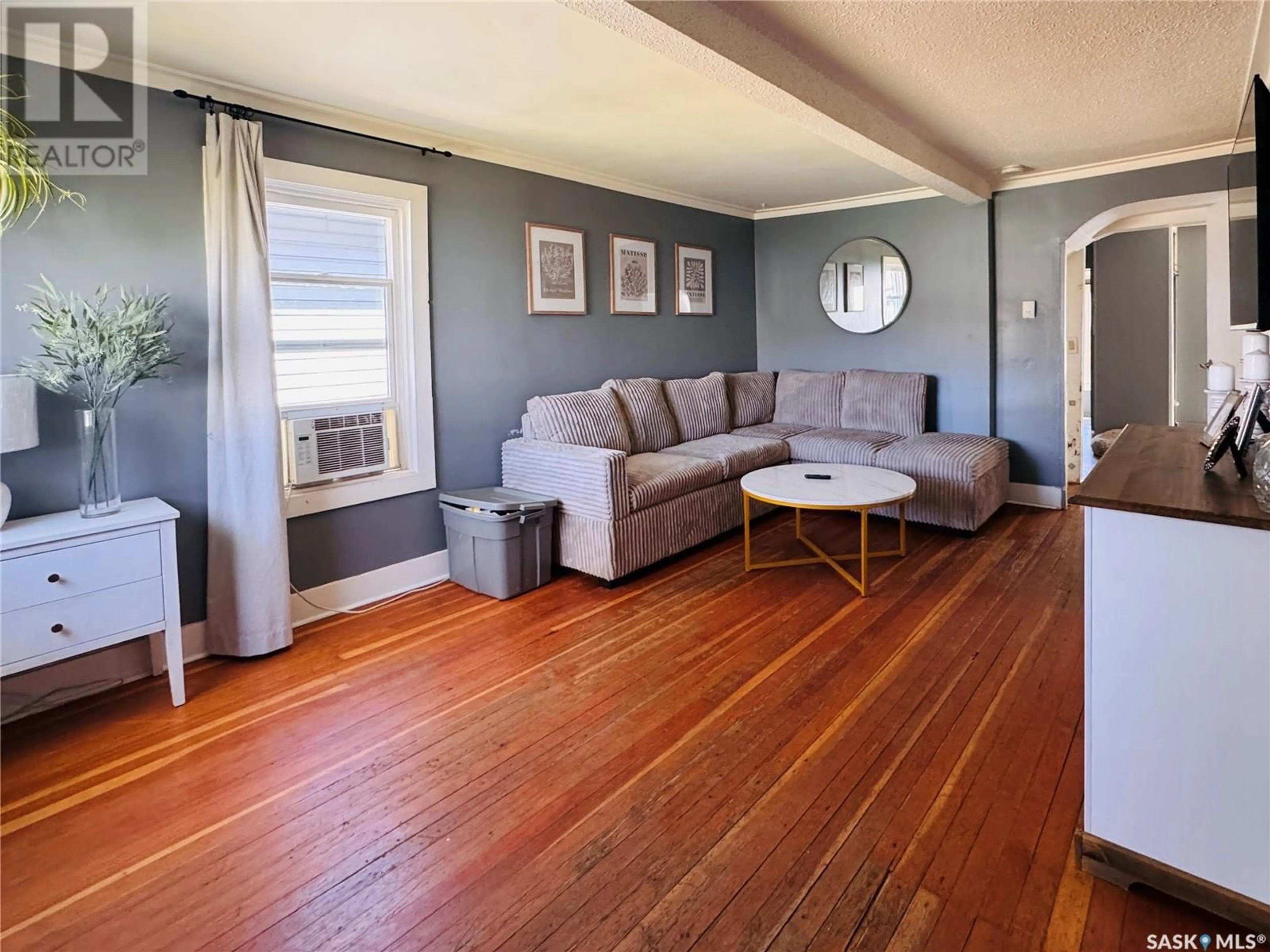 Living room with furniture, wood/laminate floor for 1218 E AVENUE N, Saskatoon Saskatchewan S7L1T4