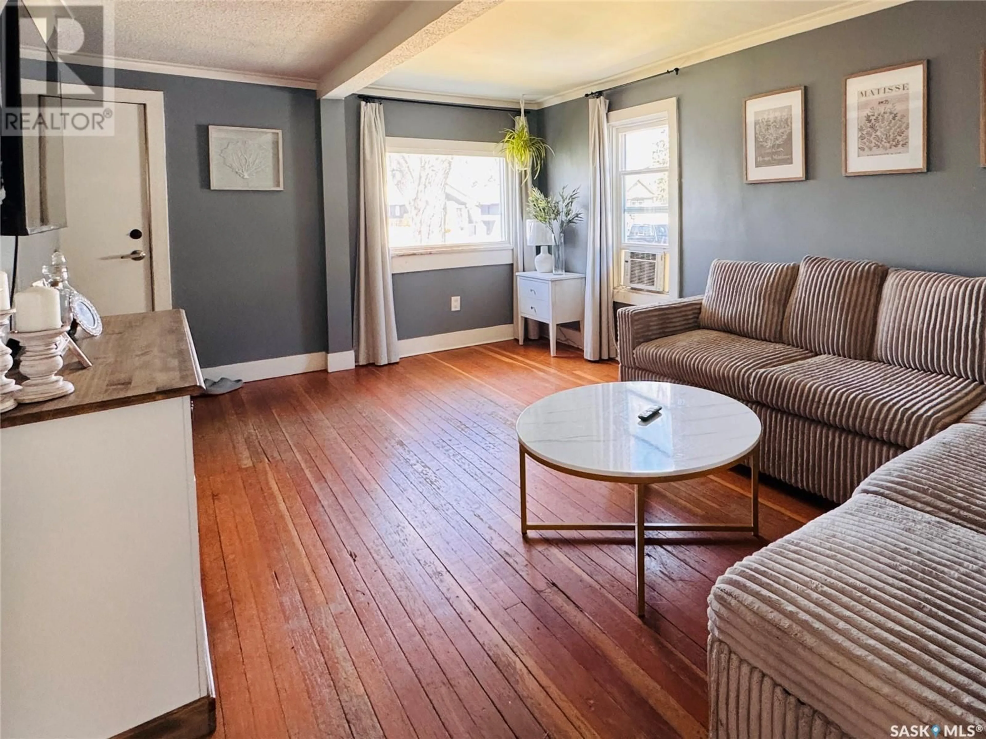 Living room with furniture, wood/laminate floor for 1218 E AVENUE N, Saskatoon Saskatchewan S7L1T4