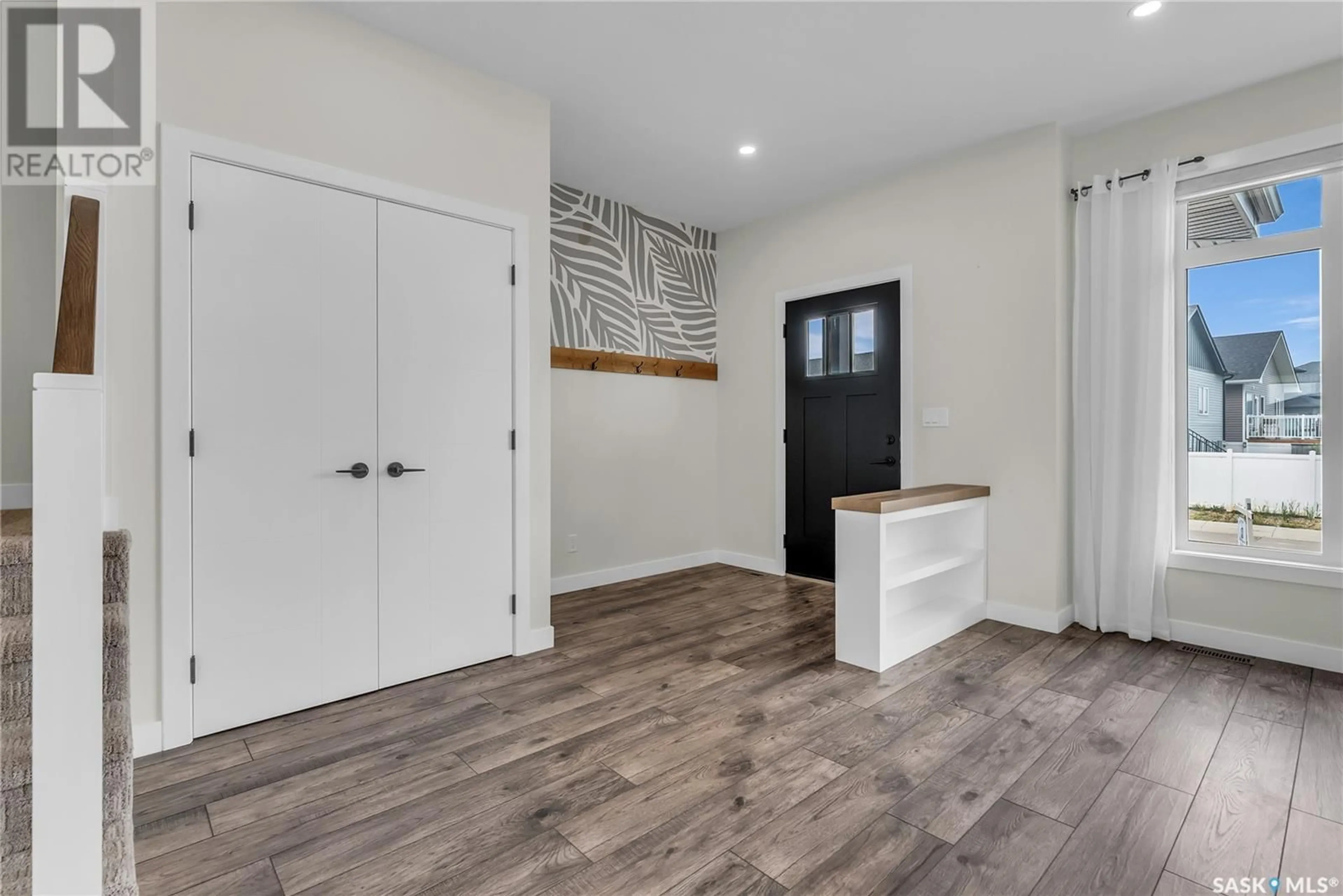 Indoor entryway for 354 KENASCHUK LANE, Saskatoon Saskatchewan S7W0Y5