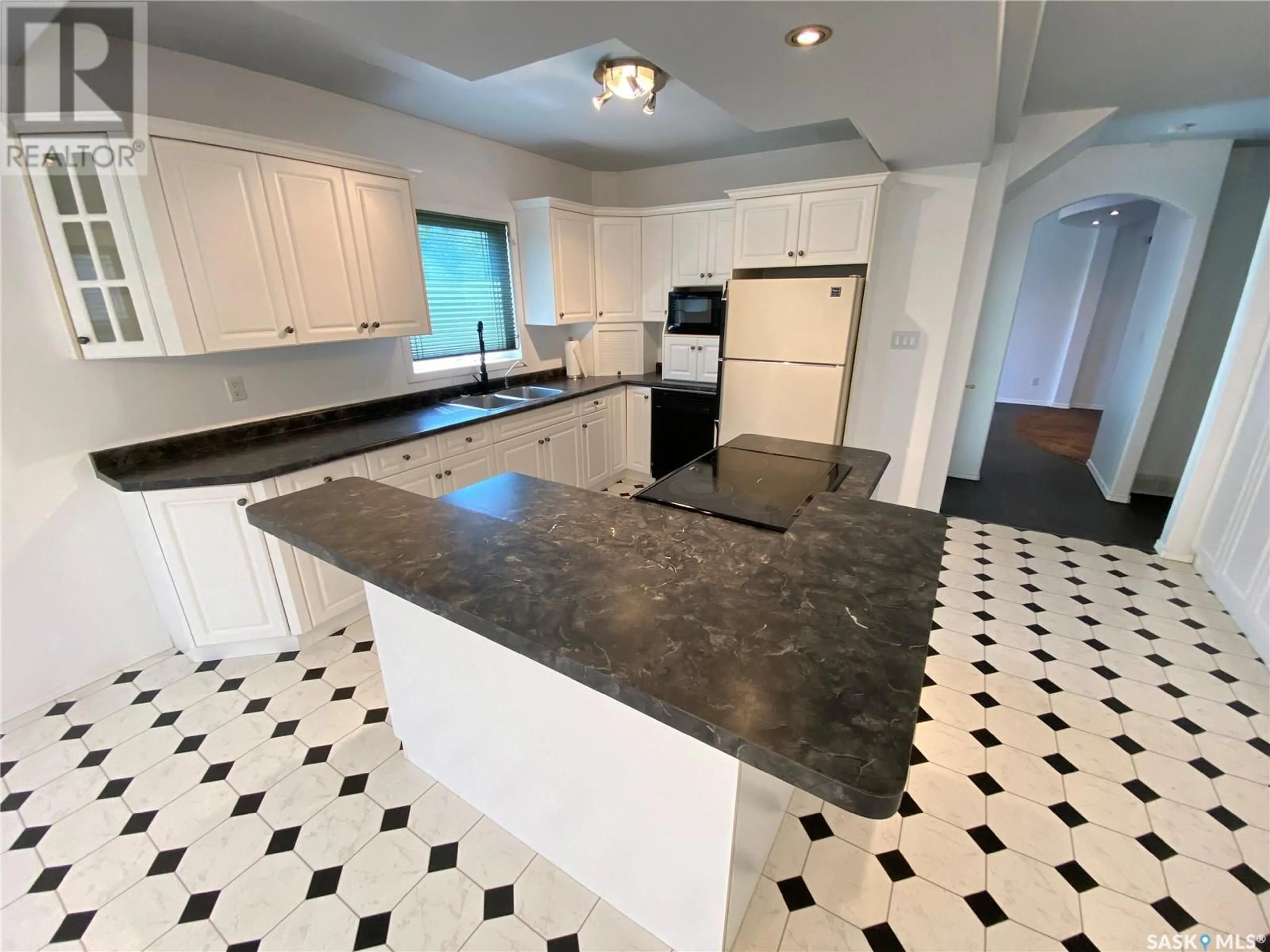 Open concept kitchen, ceramic/tile floor for 305 MAIN STREET, Rhein Saskatchewan S0A3K0