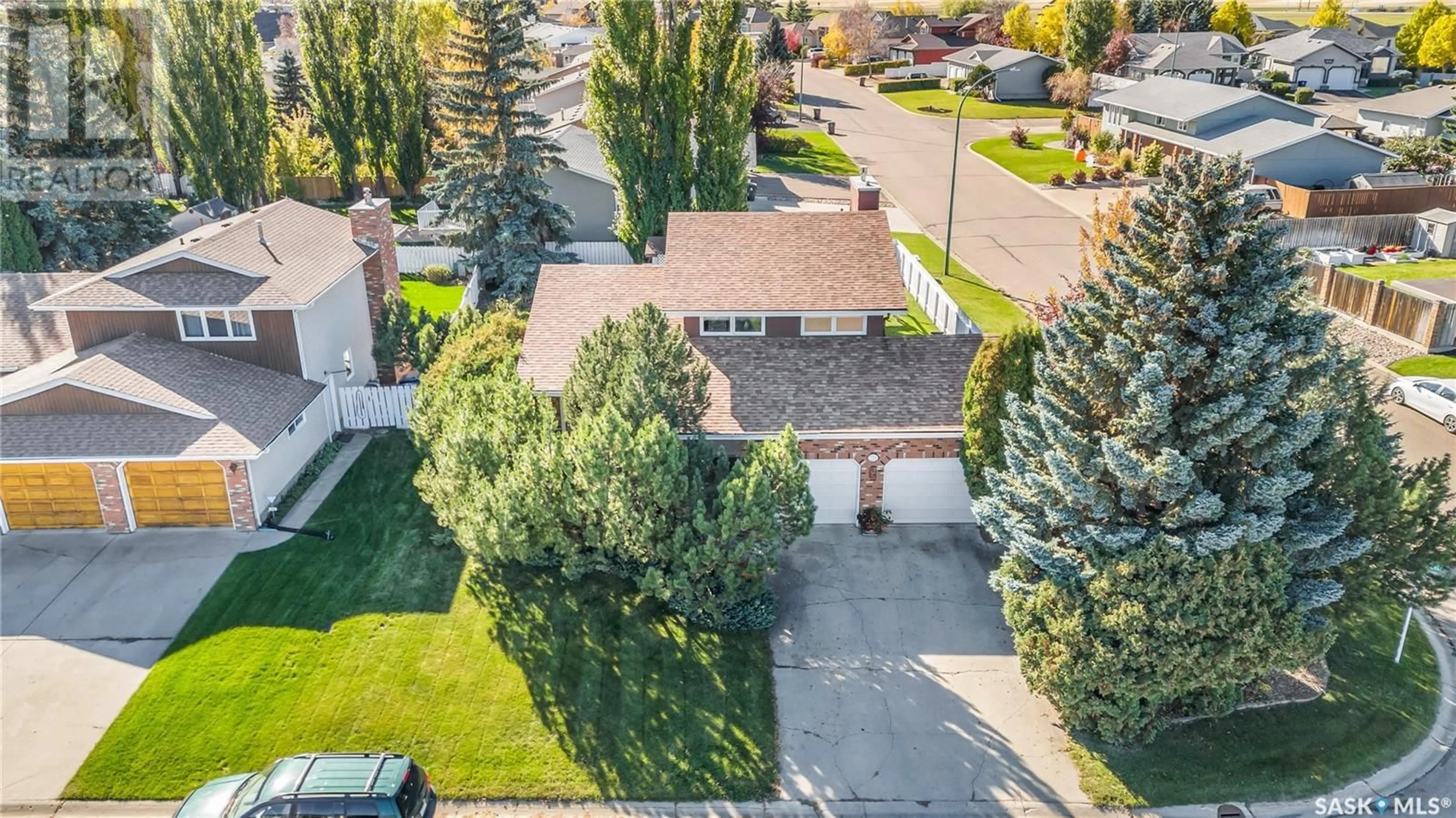 A pic from outside/outdoor area/front of a property/back of a property/a pic from drone, street for 221 RIVERBEND CRESCENT, Battleford Saskatchewan S0M0E0