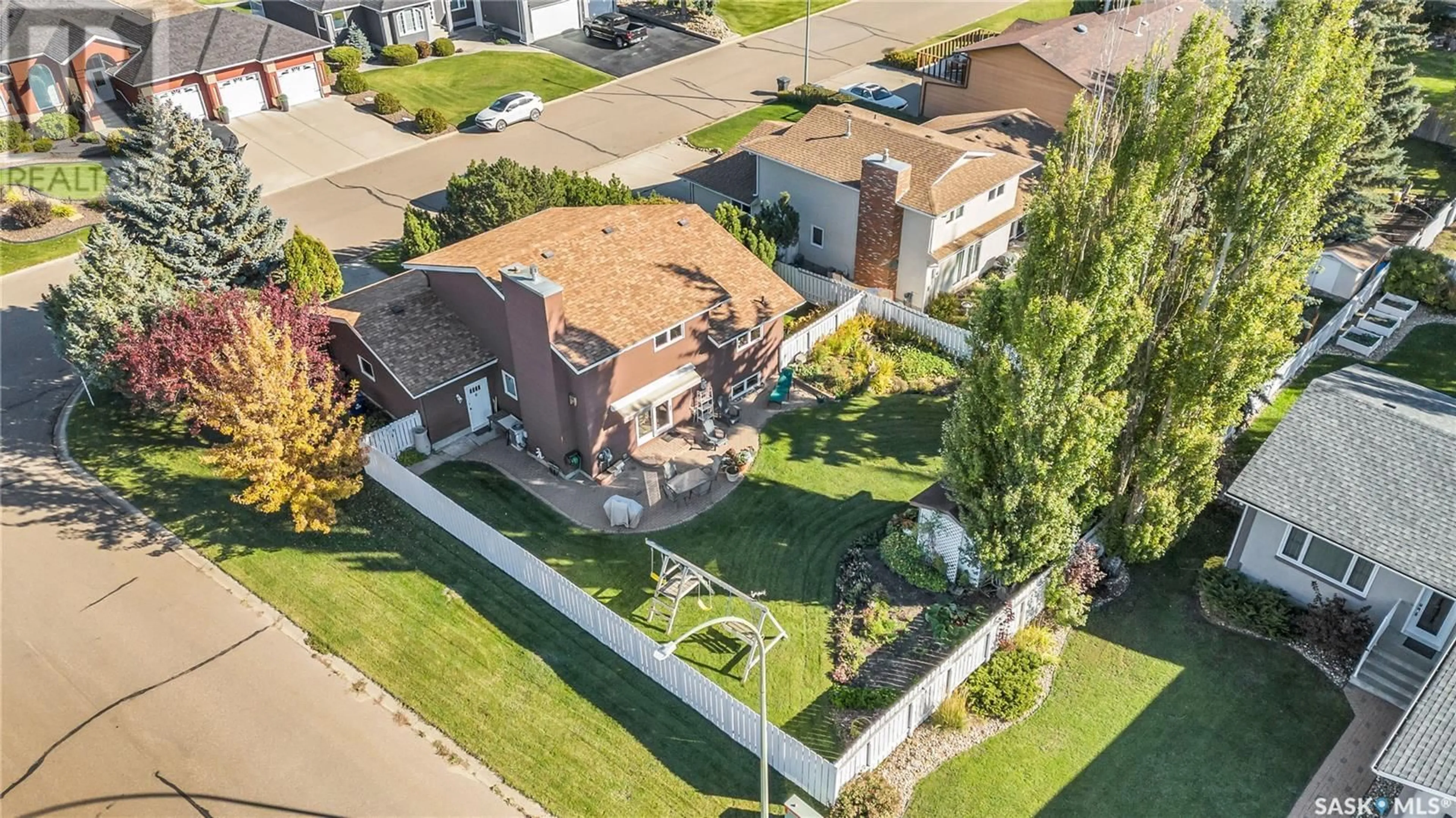 A pic from outside/outdoor area/front of a property/back of a property/a pic from drone, street for 221 RIVERBEND CRESCENT, Battleford Saskatchewan S0M0E0