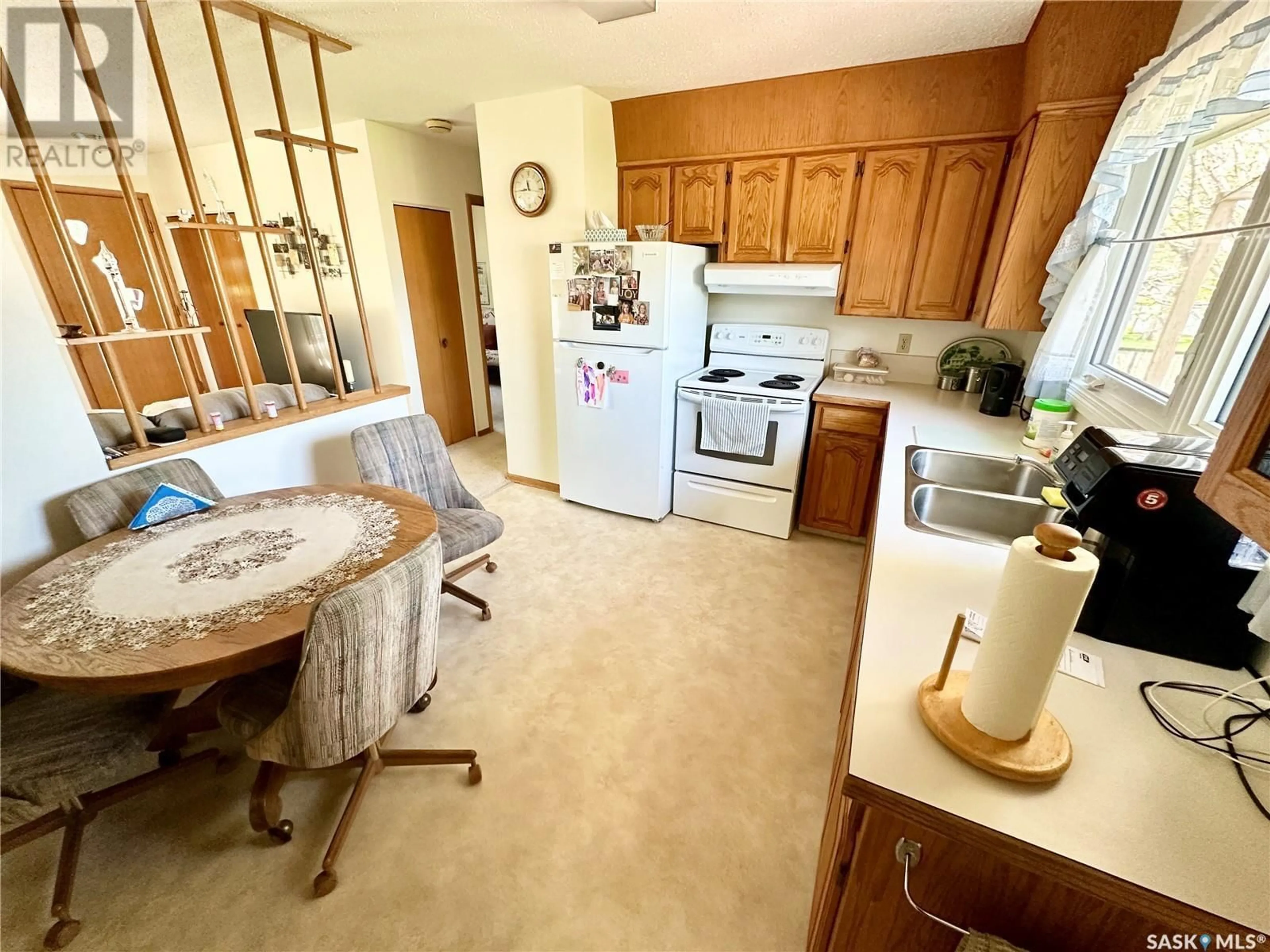 Unknown for 724 ELM CRESCENT, Weyburn Saskatchewan S4H0S7