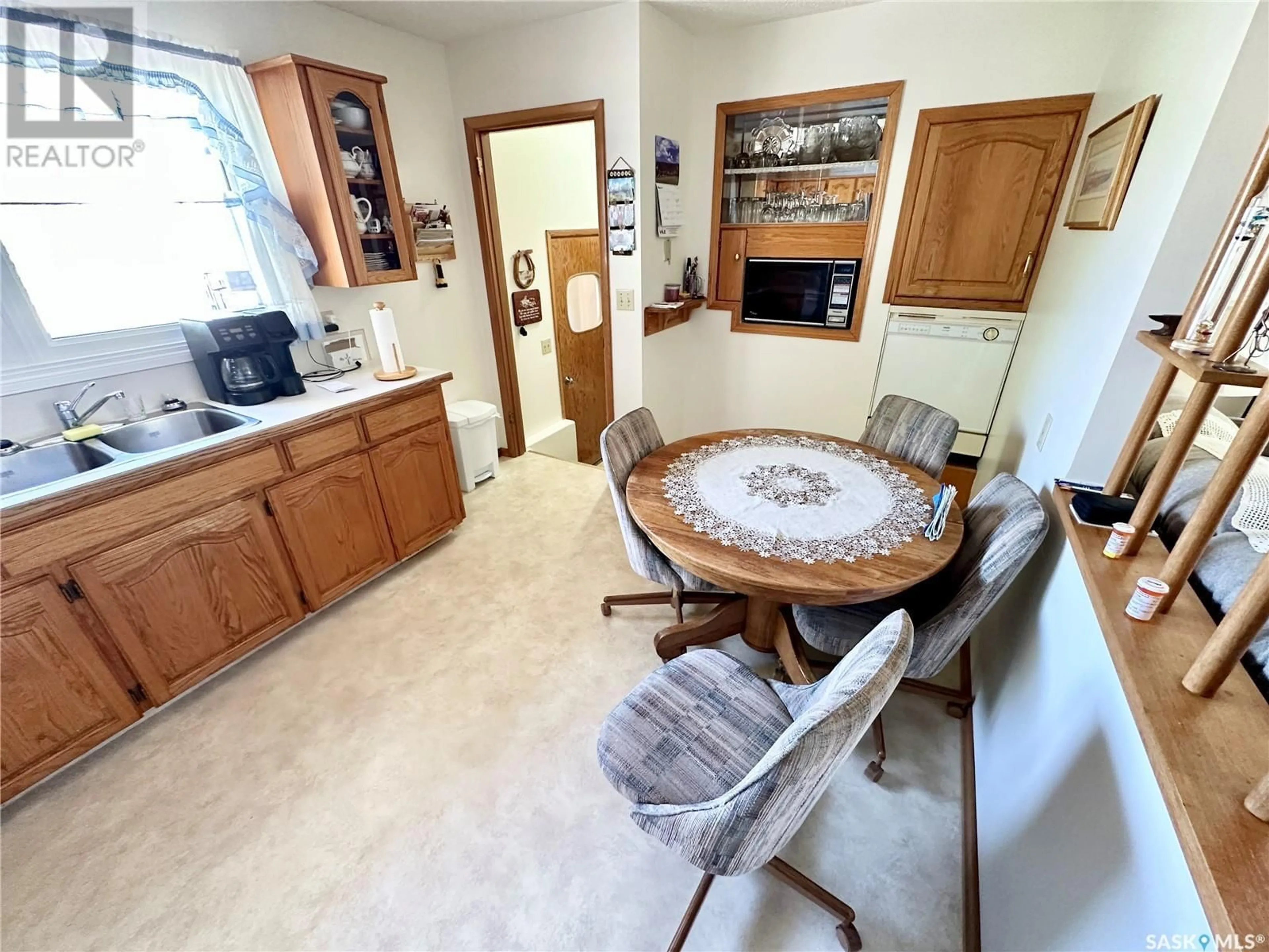 Unknown for 724 ELM CRESCENT, Weyburn Saskatchewan S4H0S7