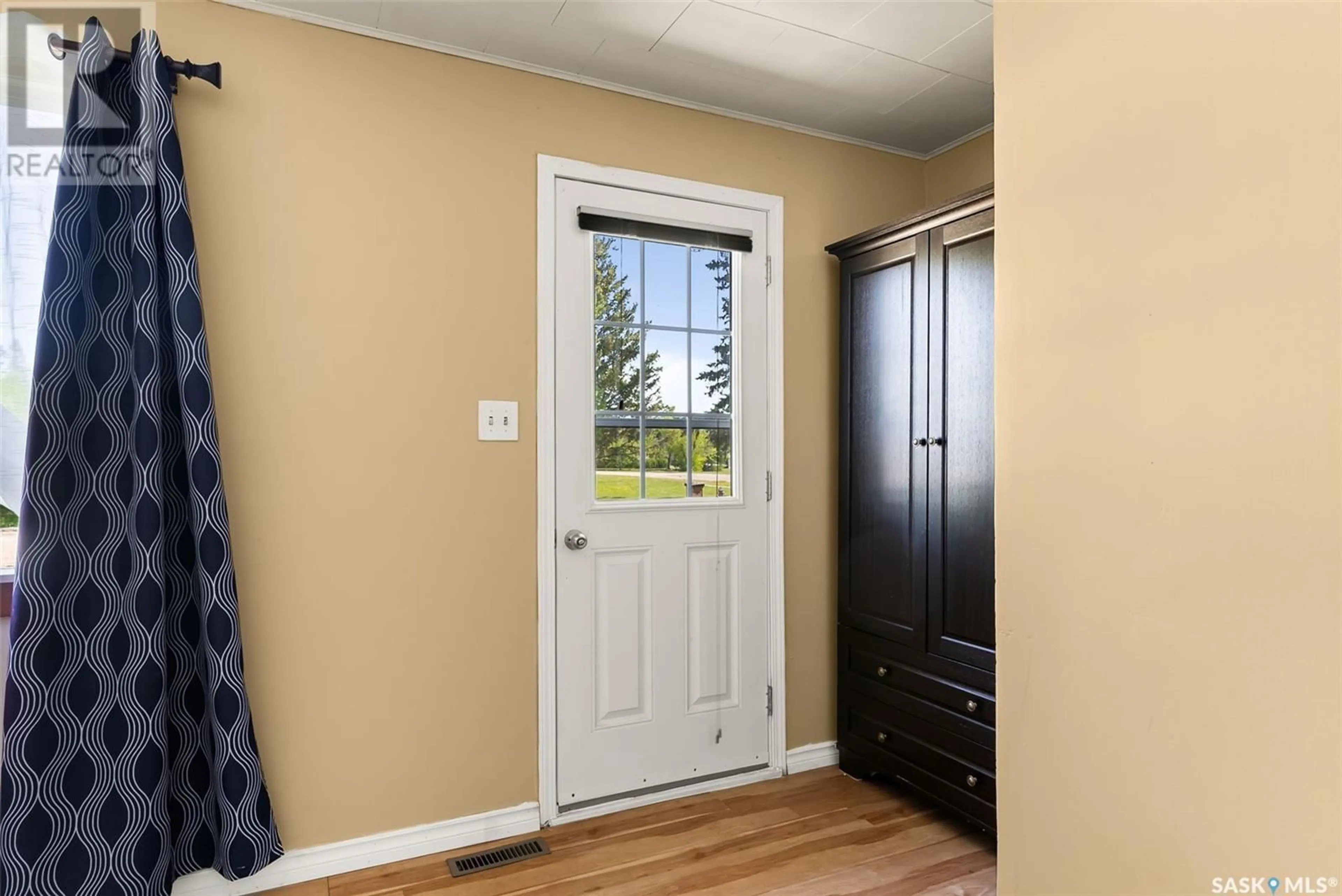 Indoor entryway for 306 2ND AVENUE, Kelliher Saskatchewan S0A1V0