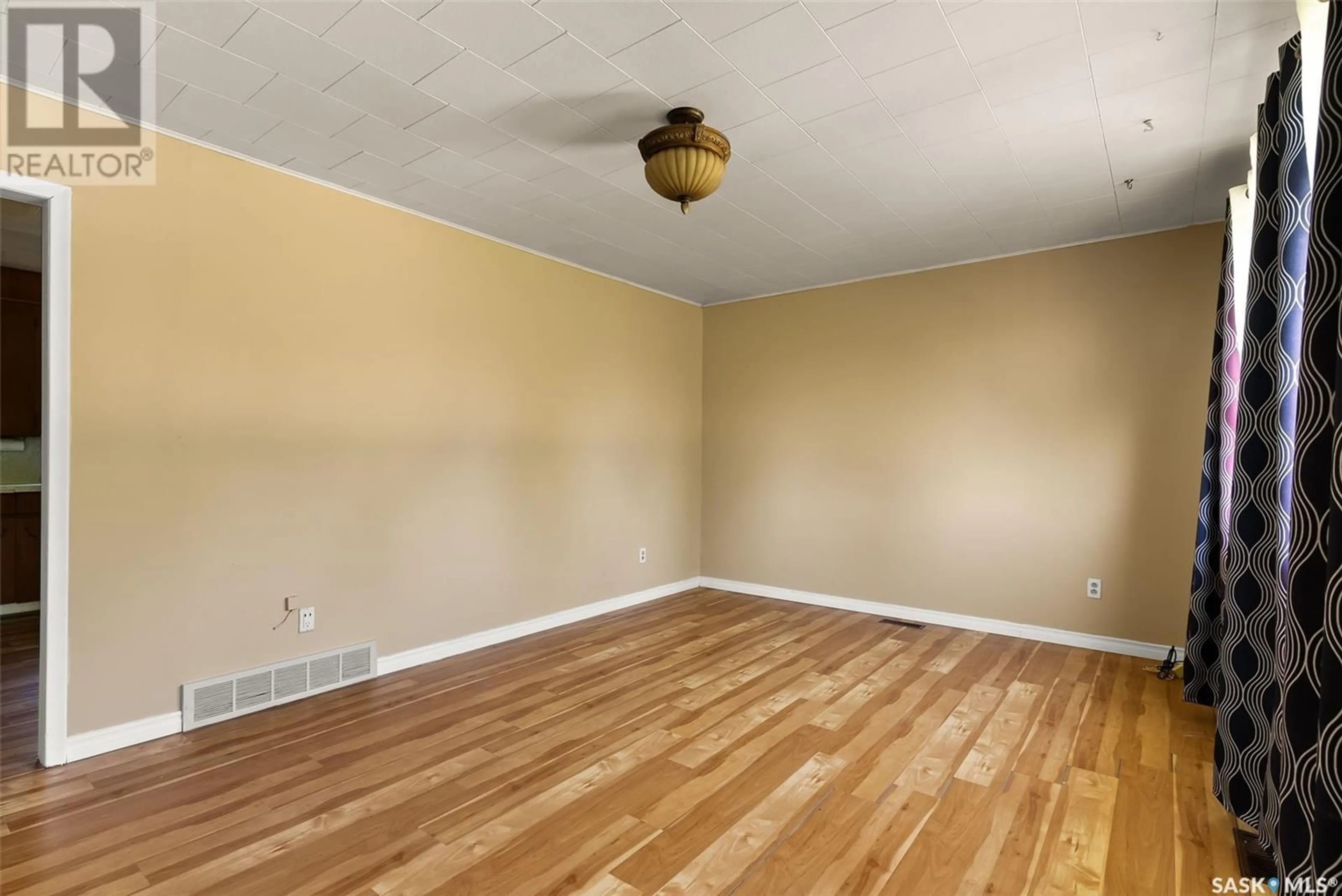 A pic of a room for 306 2ND AVENUE, Kelliher Saskatchewan S0A1V0