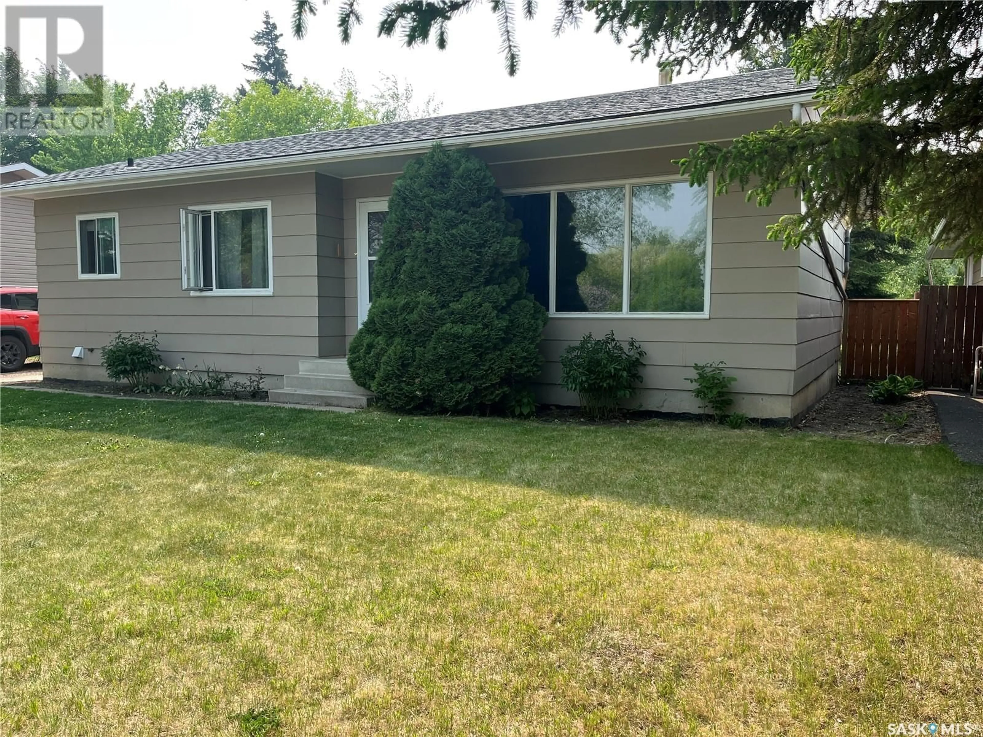 Home with vinyl exterior material, street for 38 FRANKLIN AVENUE, Yorkton Saskatchewan S3N2E9